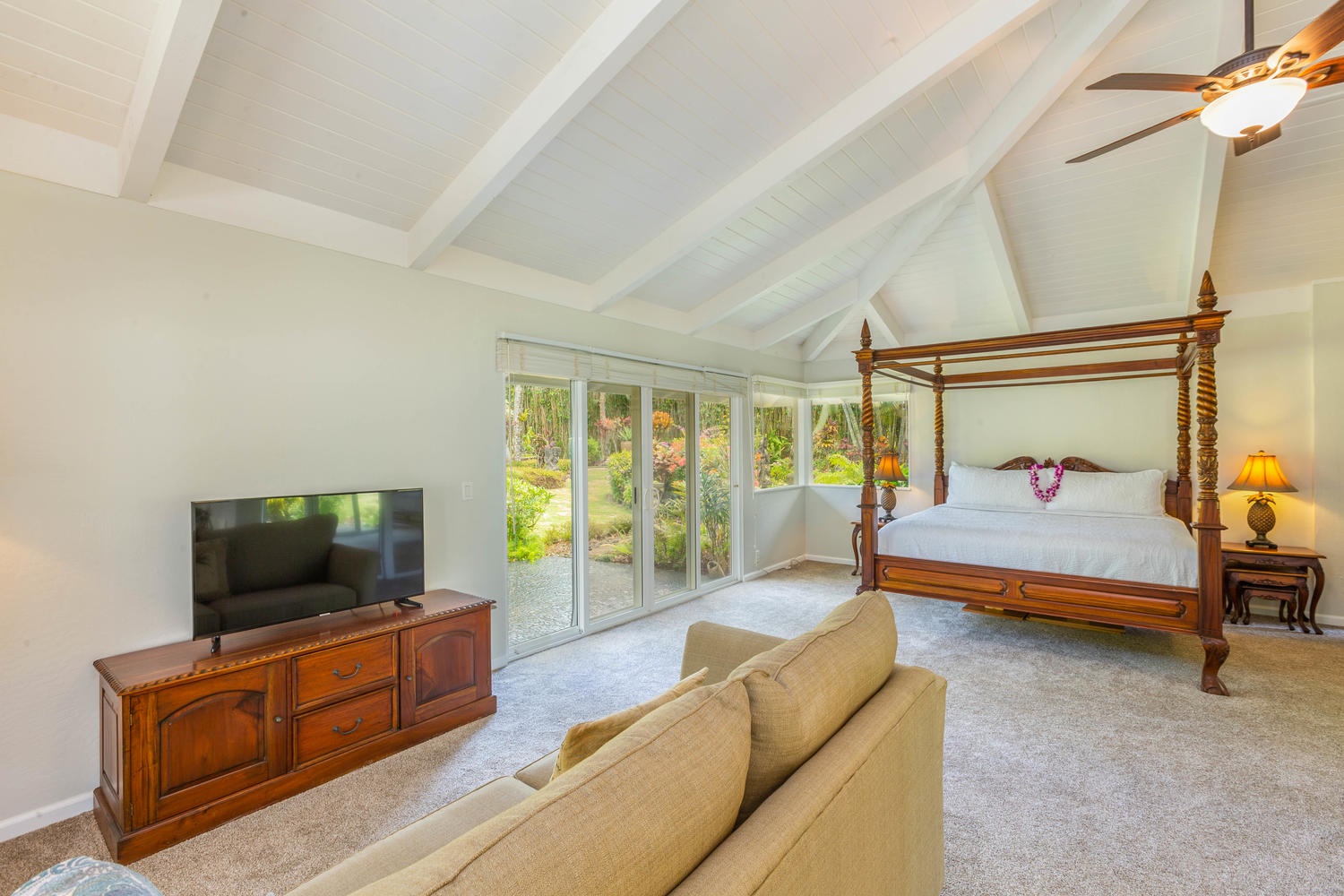 Princeville Vacation Rentals, Mala Hale - Comfortable seating area in the primary bedroom