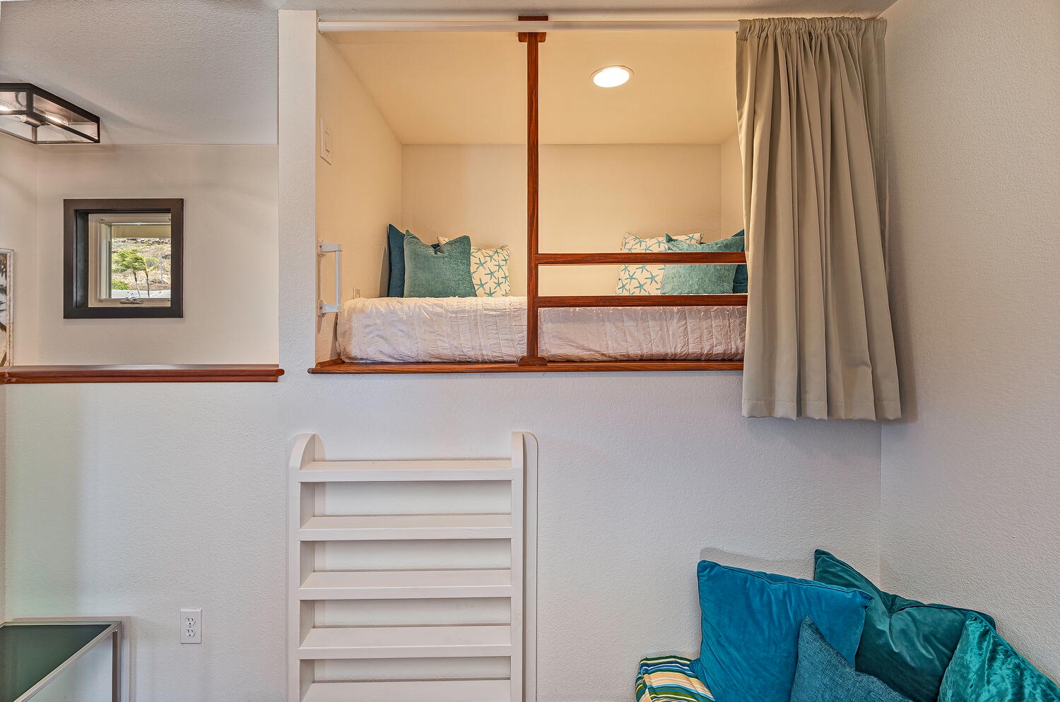 Honolulu Vacation Rentals, Nani Wai - Second level loft space, a perfect kids getaway.