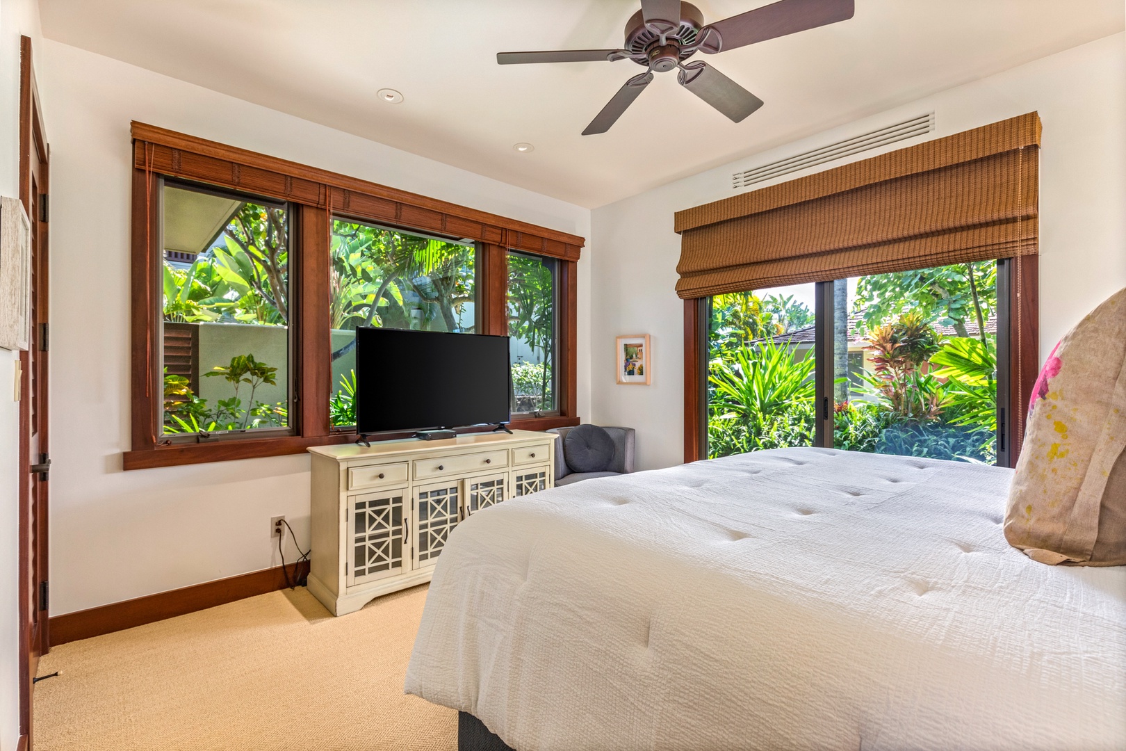 Kailua Kona Vacation Rentals, 3BD Hainoa Villa (2907C) at Hualalai Resort - Third guest room with king bed, flat screen TV, outdoor access and adjacent full bath.