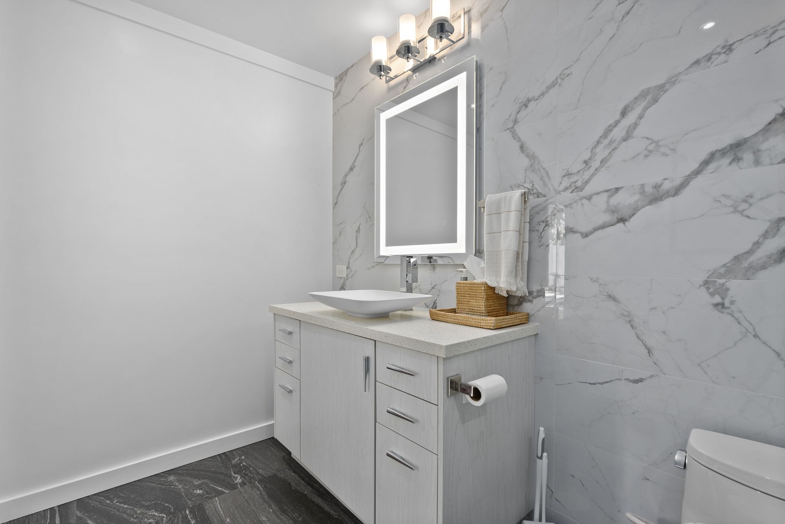 Honolulu Vacation Rentals, The Lagoon House 3BR - The lighted mirror is ideal for getting ready to take on the day.