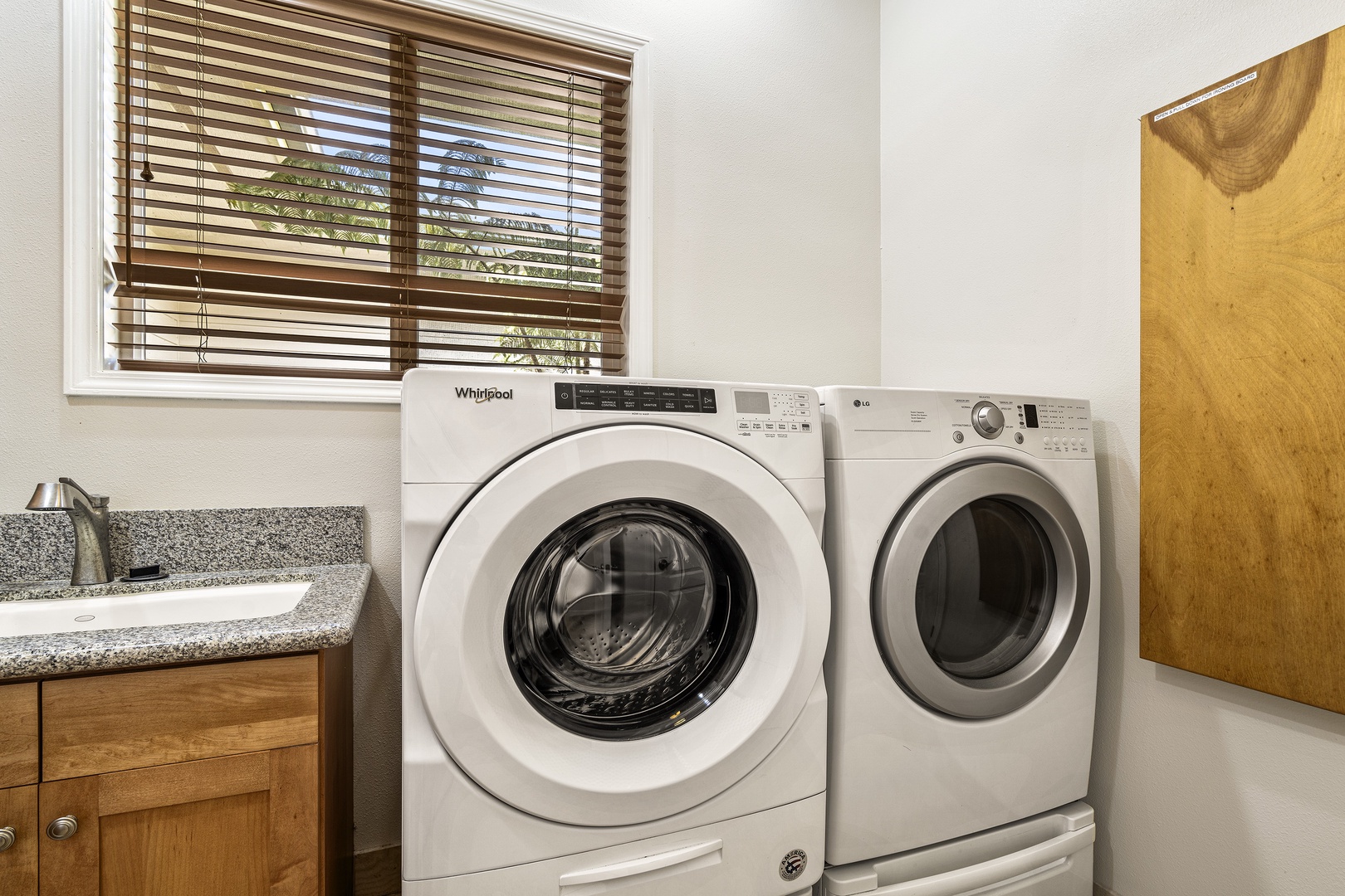 Kailua Kona Vacation Rentals, Piko Nani - Full sized laundry