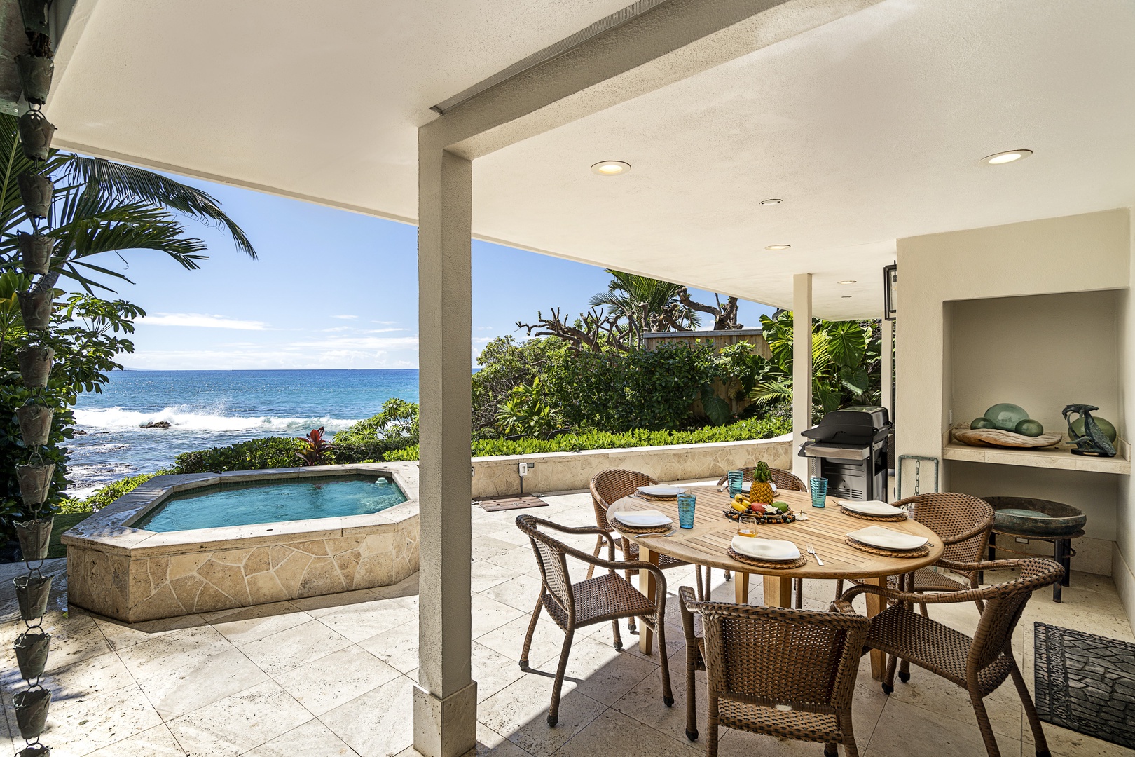 Kailua Kona Vacation Rentals, Ali'i Point #7 - Outdoor dining area to gather with friends for a good meal