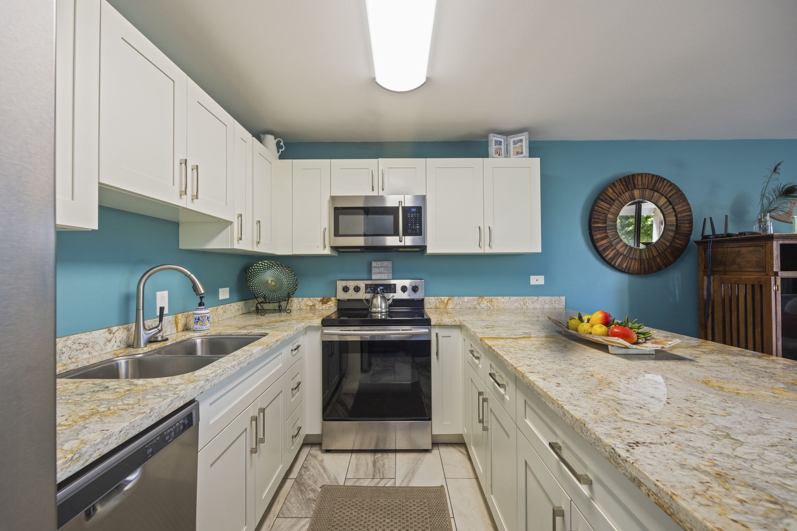 Kihei Vacation Rentals, Kihei Alii Kai C206 - Room to actually cook: wraparound granite, a deep double sink, and a full-size range.