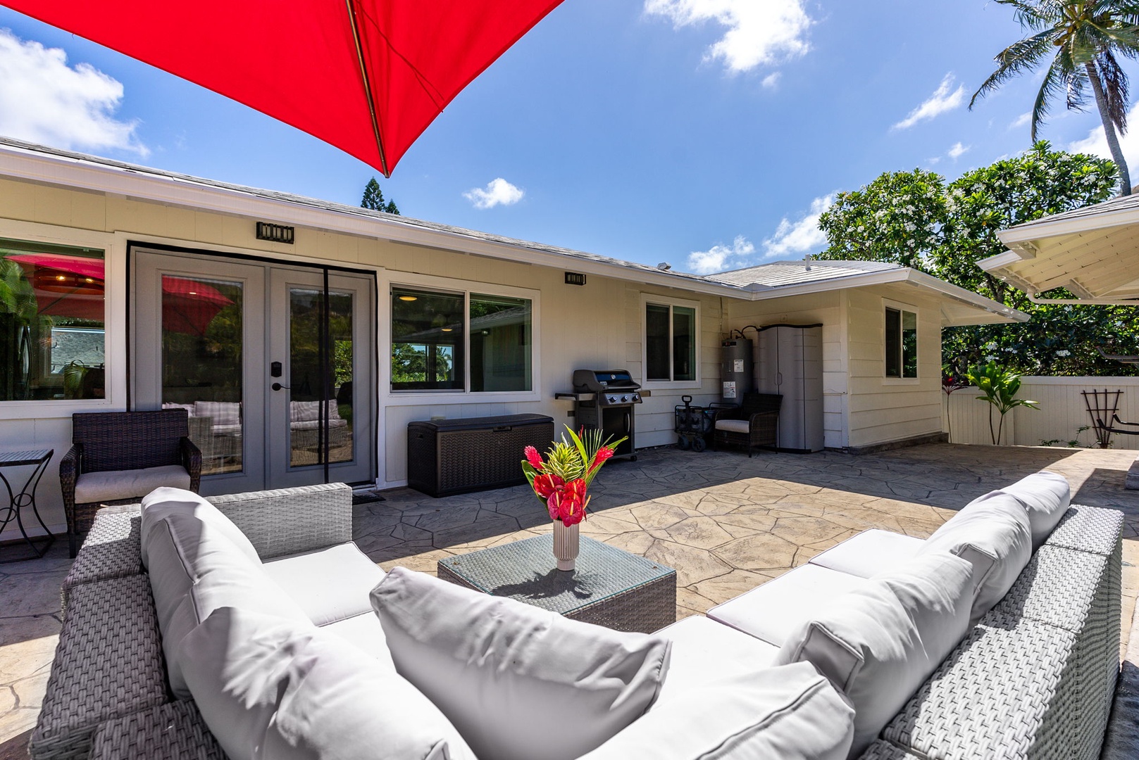 Kailua Vacation Rentals, Hale Alapi'i Lanikai Getaway - Relax and entertain in style on this spacious lanai, creating an inviting outdoor living space