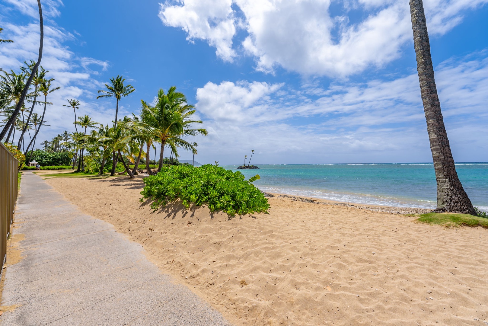 Honolulu Vacation Rentals, Kahala Beachfront Villa - Enjoy a stroll on the sandy beach.