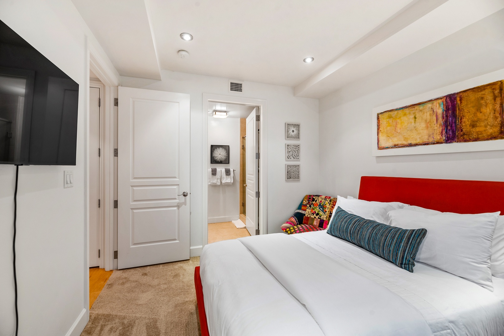 La Jolla Vacation Rentals, Montefaro in the Village of La Jolla - Ensuite bath also in this bedroom