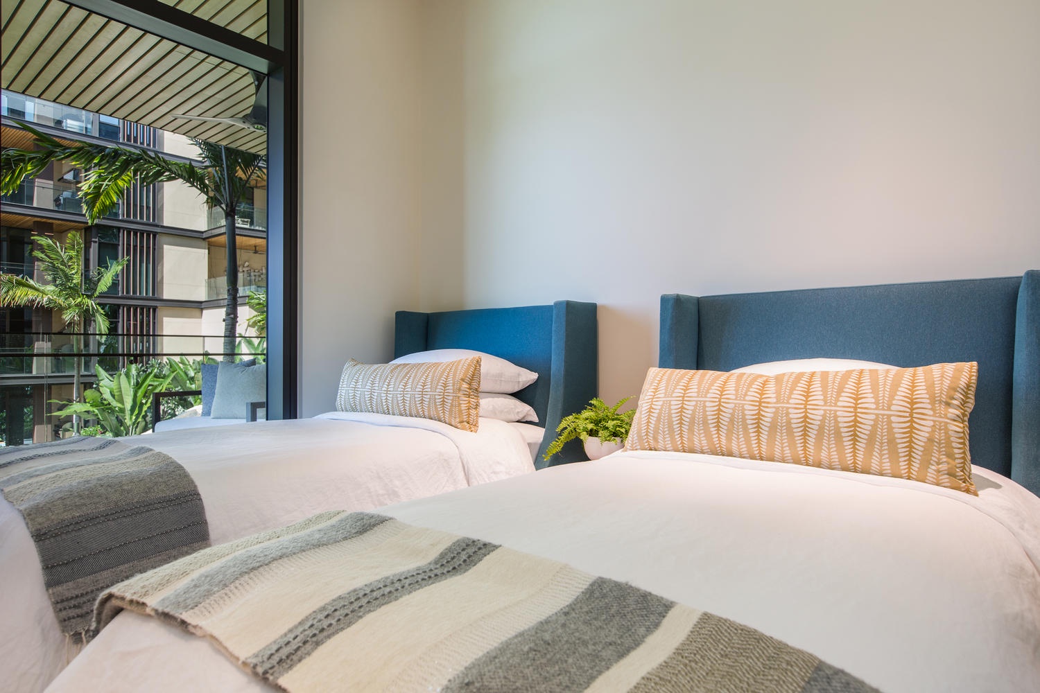 Honolulu Vacation Rentals, Park Lane Palm Resort - Guest Bedroom