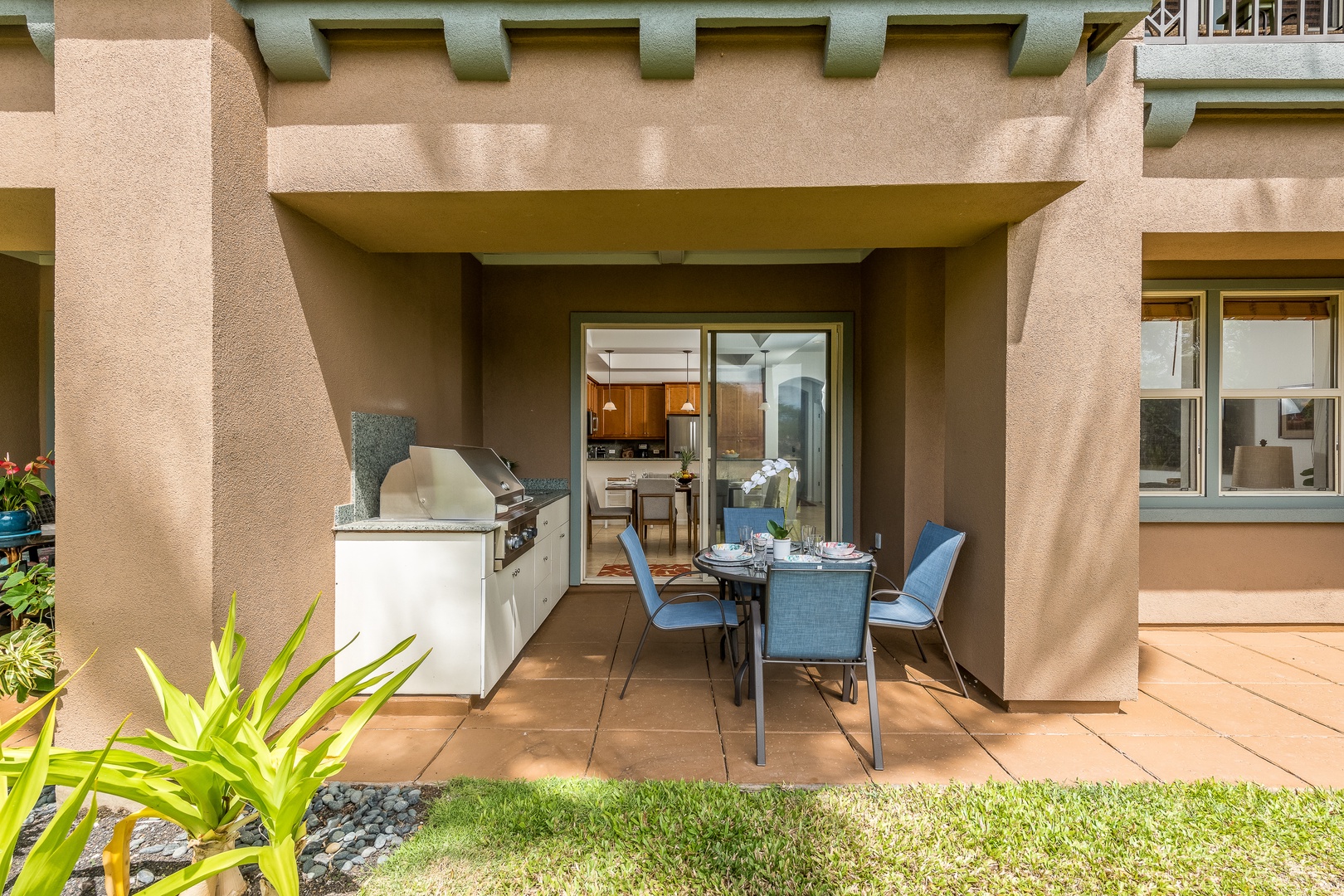 Kamuela Vacation Rentals, Mauna Lani Fairways #603 - Dine indoors, then step out to the patio for BBQ delights!