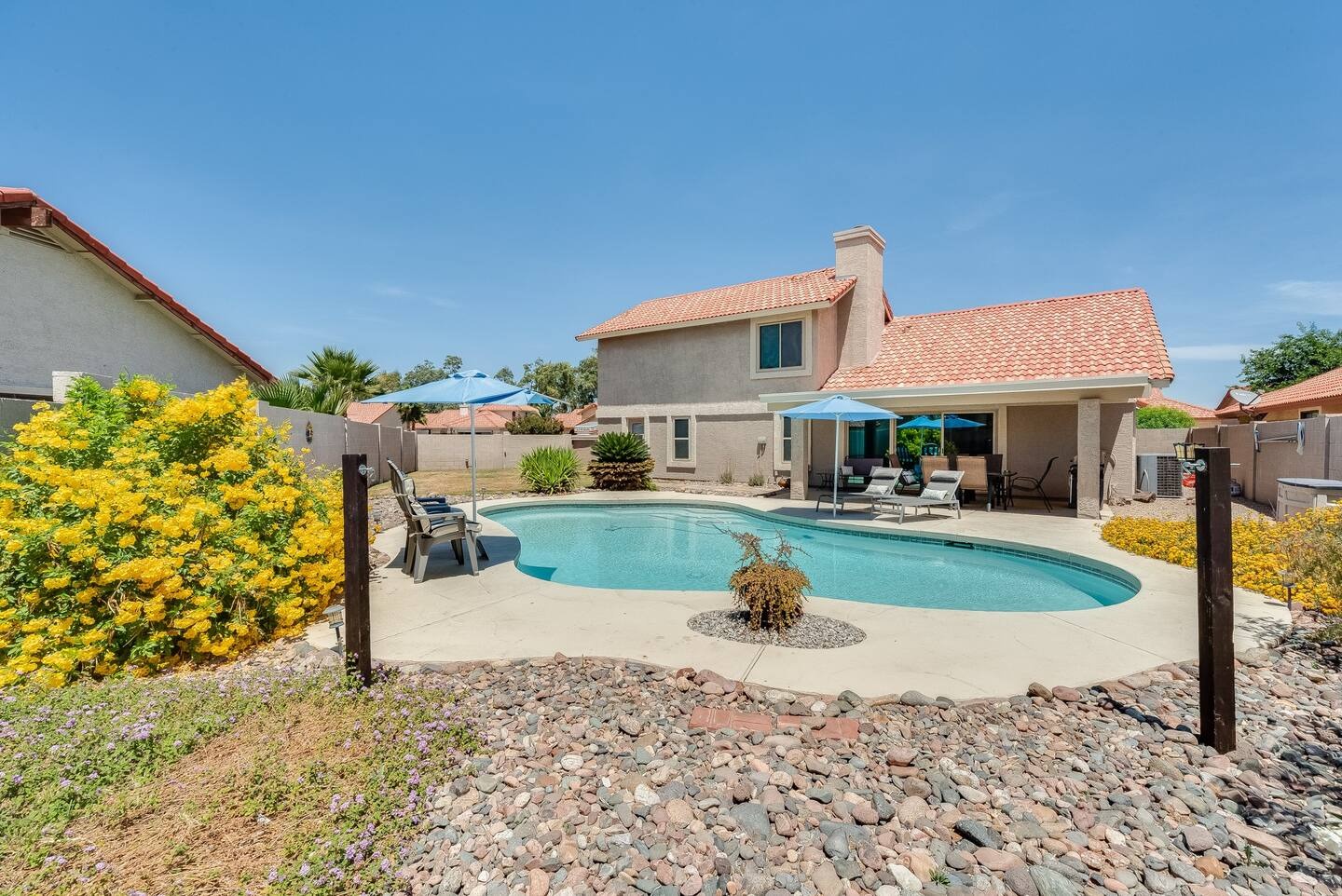 Glendale Vacation Rentals, Cahill Casa - Enjoy a refreshing dip in the private pool, soak up some poolside rays with the home’s lounge chairs, or open up the two stabilized poolside umbrellas for added shade