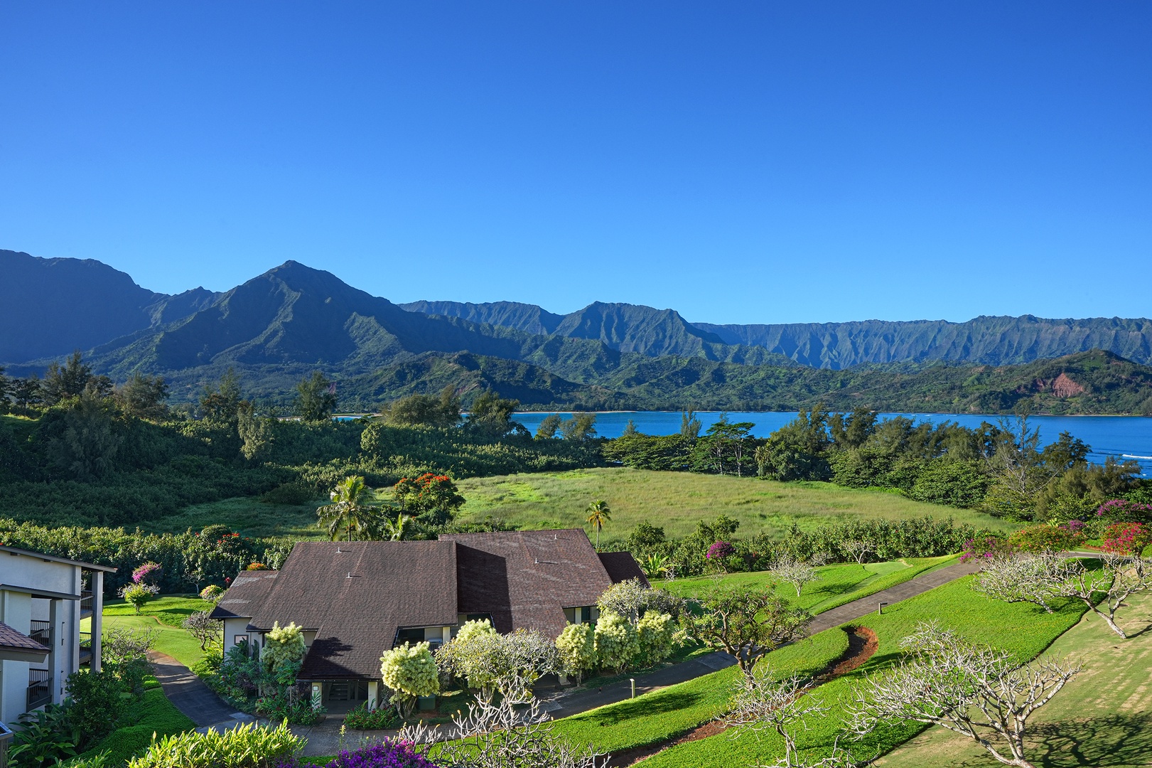 Princeville Vacation Rentals, Hanalei Bay Resort 4301/2/3 - Enjoy the island breeze and the view of Hanalei Bay.