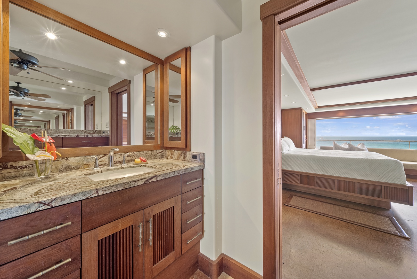 Honolulu Vacation Rentals, Diamond Head Sunset - Ensuite full bathroom with single vanity