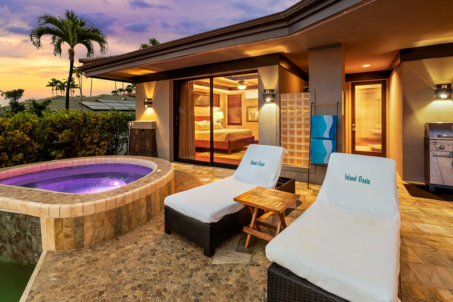 Kailua Kona Vacation Rentals, Island Oasis - Lounge by the spa pool