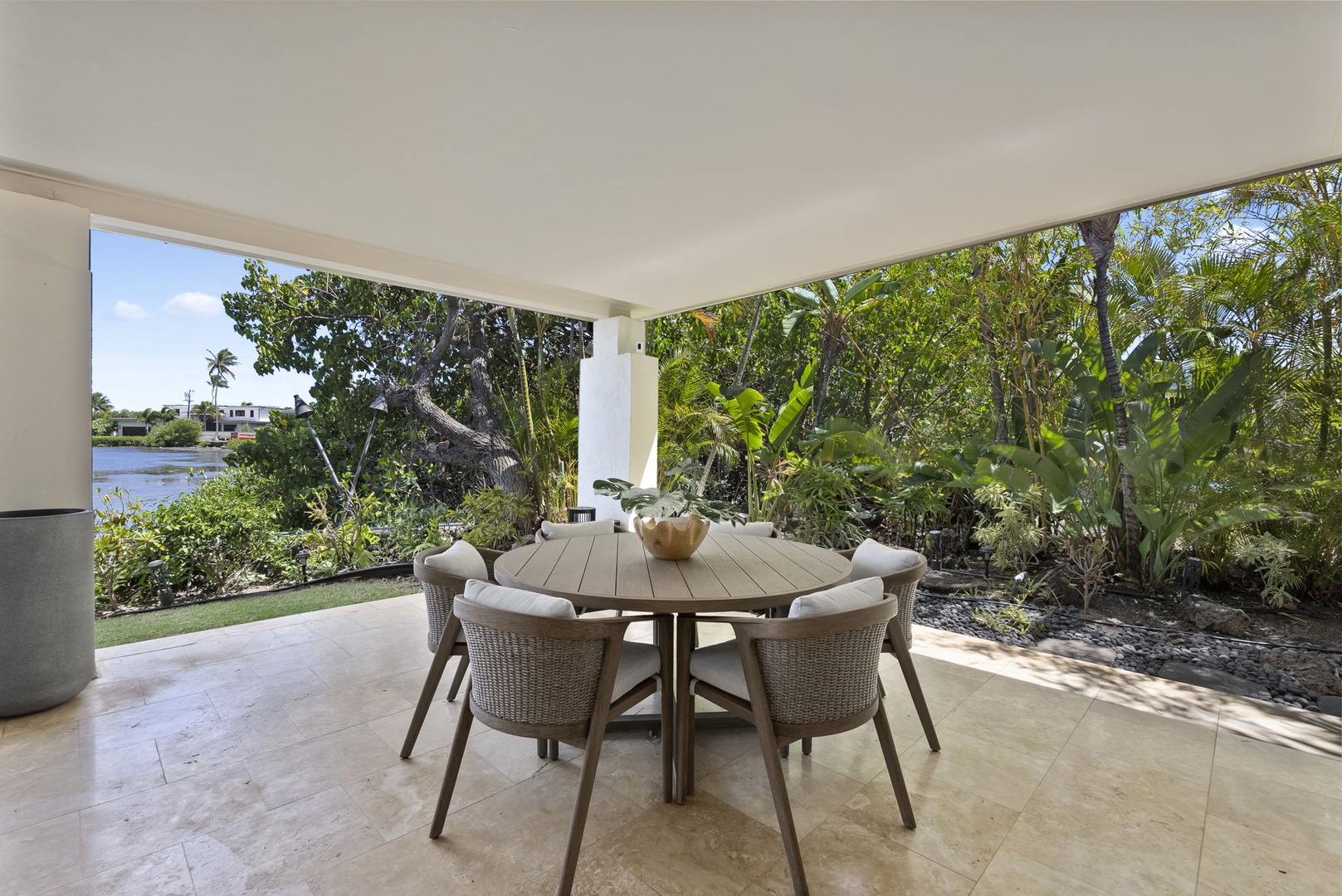 Honolulu Vacation Rentals, Honolulu Lagoonfront Villa - Dine alfresco under the eaves with lagoon breezes and tropical greenery surrounding you at Honolulu Lagoonfront Villa.