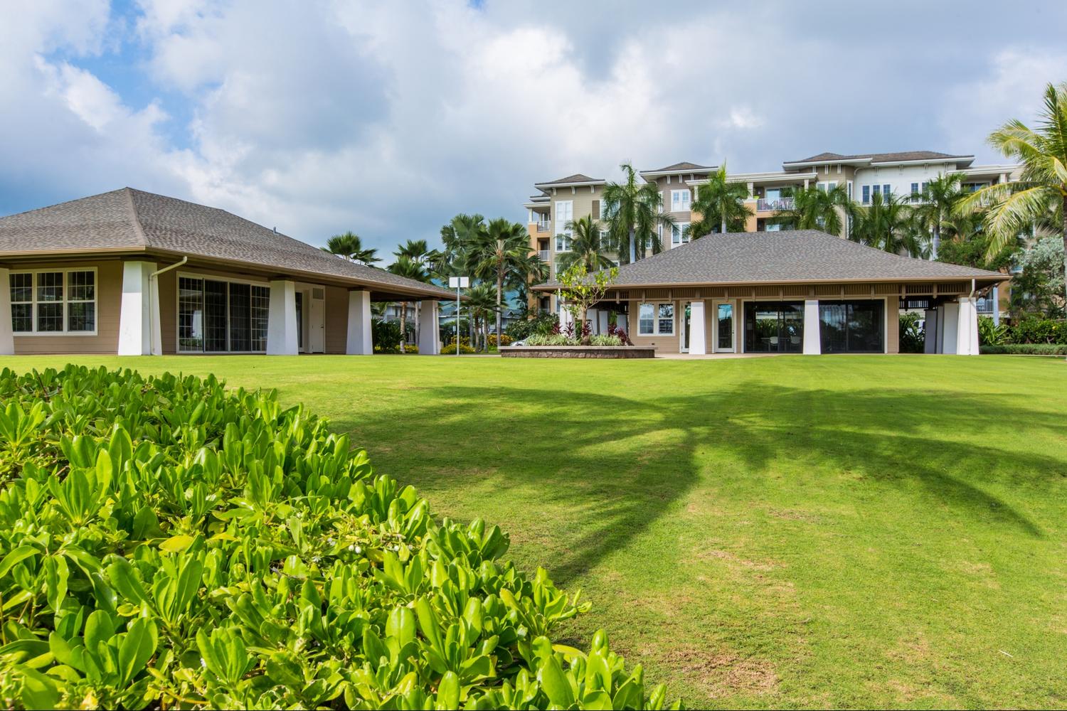 Honolulu Vacation Rentals, Ohana Kai - Common area at the Peninsula.