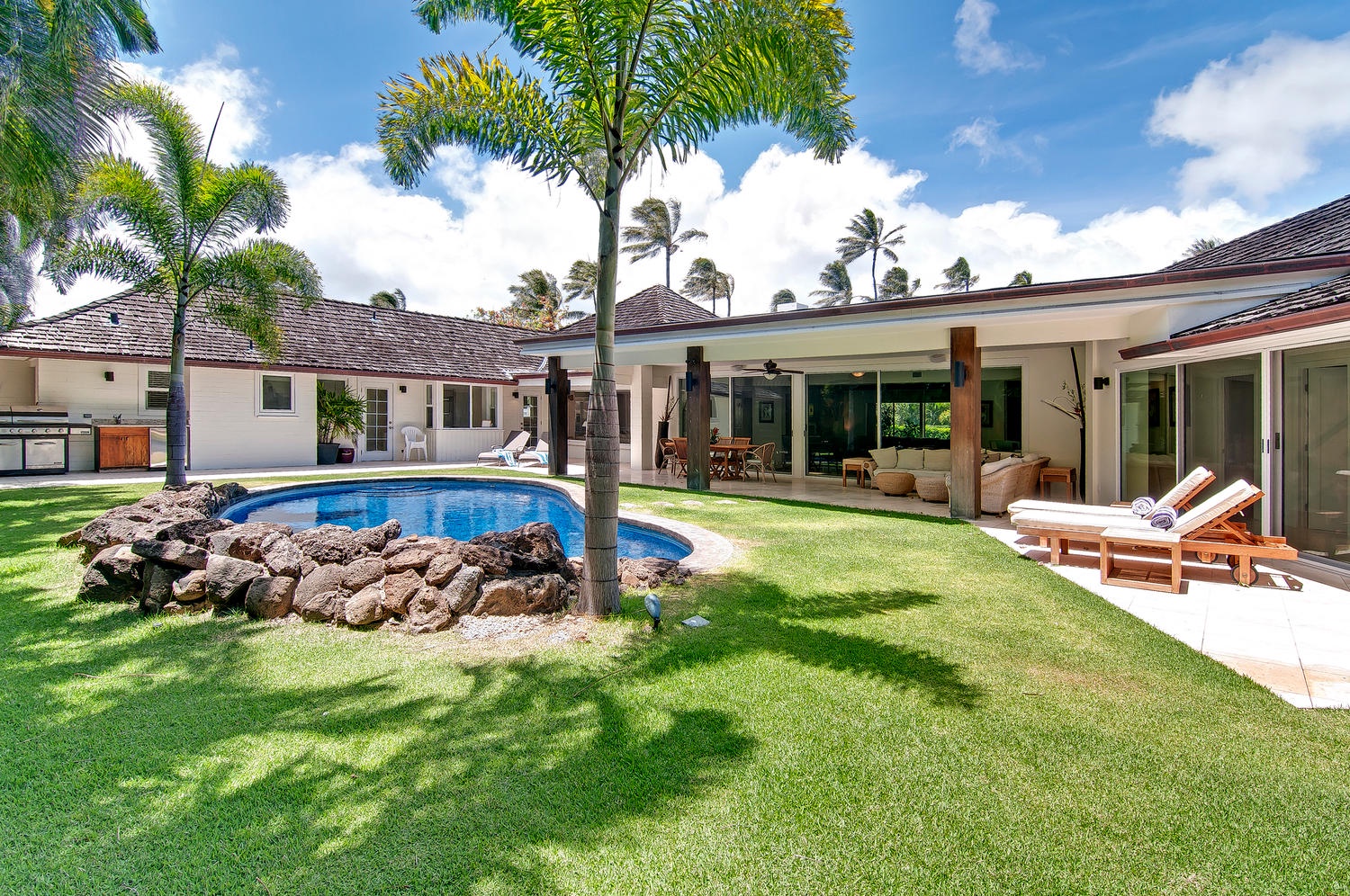 Honolulu Vacation Rentals, Kahala Lani - Luxurious Backyard