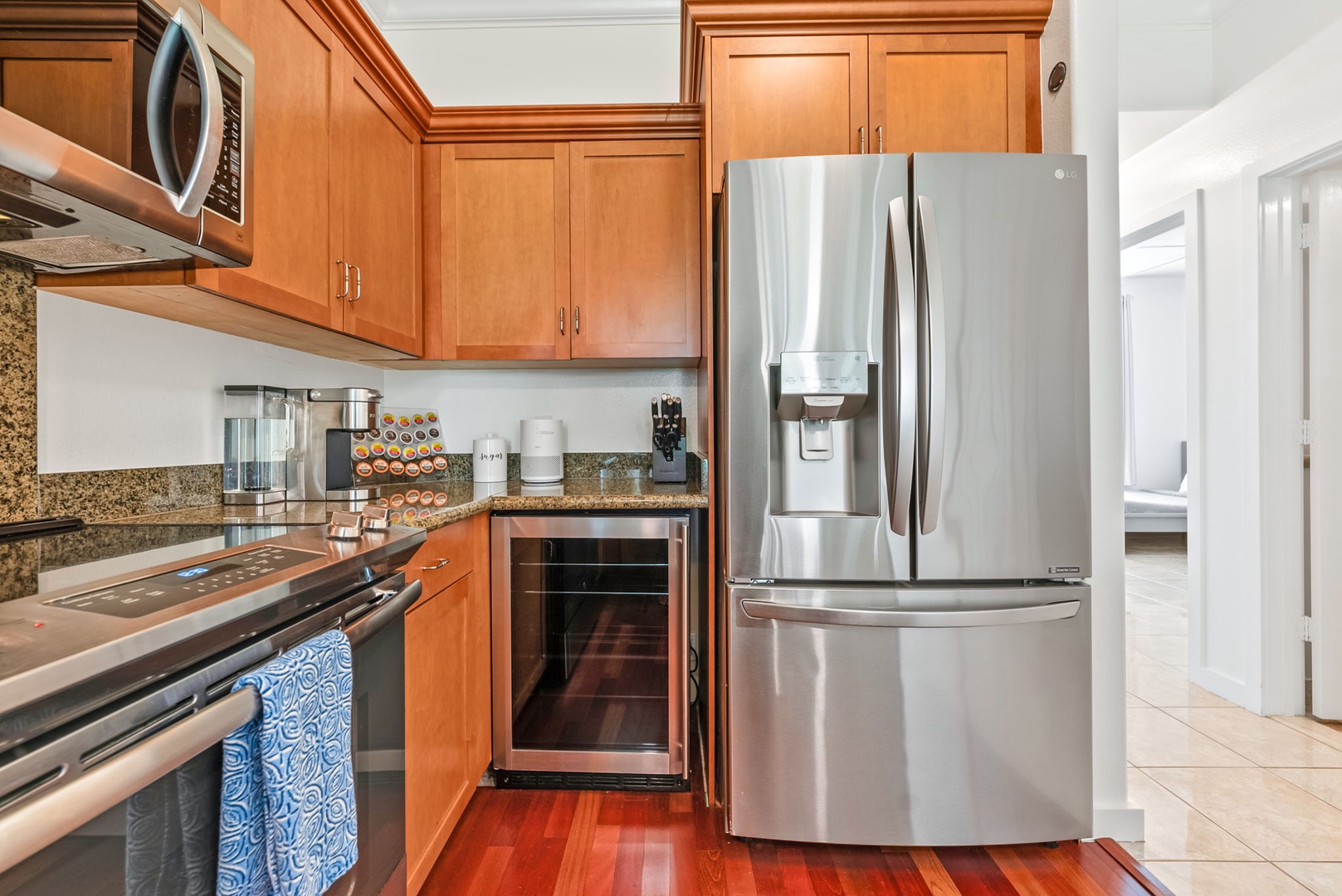 Kapolei Vacation Rentals, Kai Lani Luxury 6D - Fully equipped kitchen with stainless steel appliances and ample cabinet space, ready for your culinary adventures.