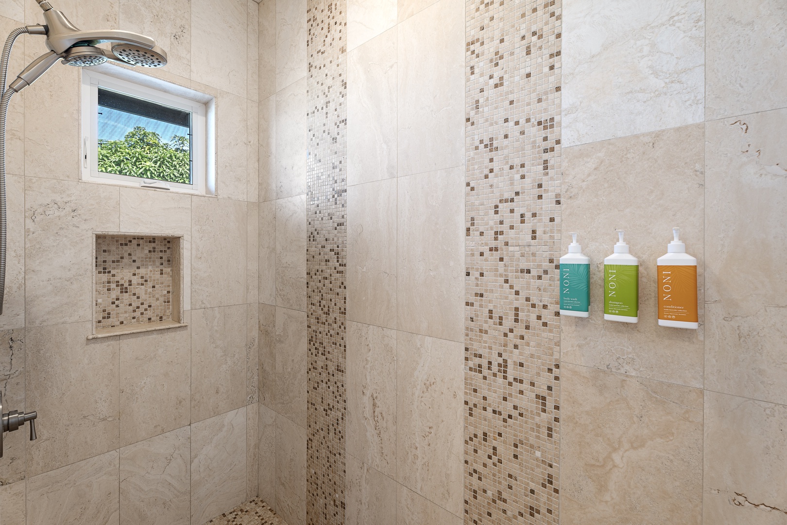 Kailua Kona Vacation Rentals, Ohana le'ale'a - Refresh in the walk-in shower with sleek tile and spa-like details.