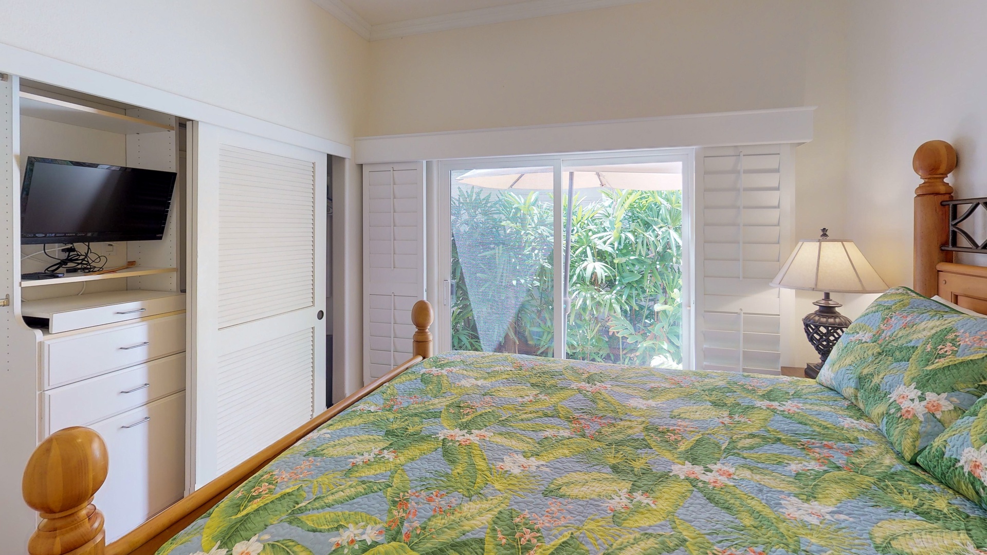 Kapolei Vacation Rentals, Coconut Plantation 1200-4 - The guest bedroom with private access to lania.