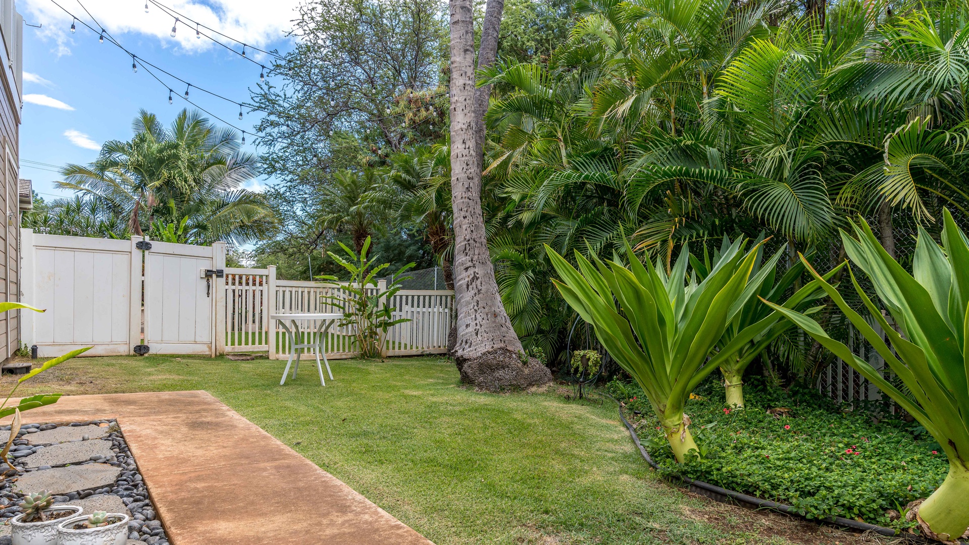 Kapolei Vacation Rentals, Fairways at Ko Olina 4A - A manicured pathway.