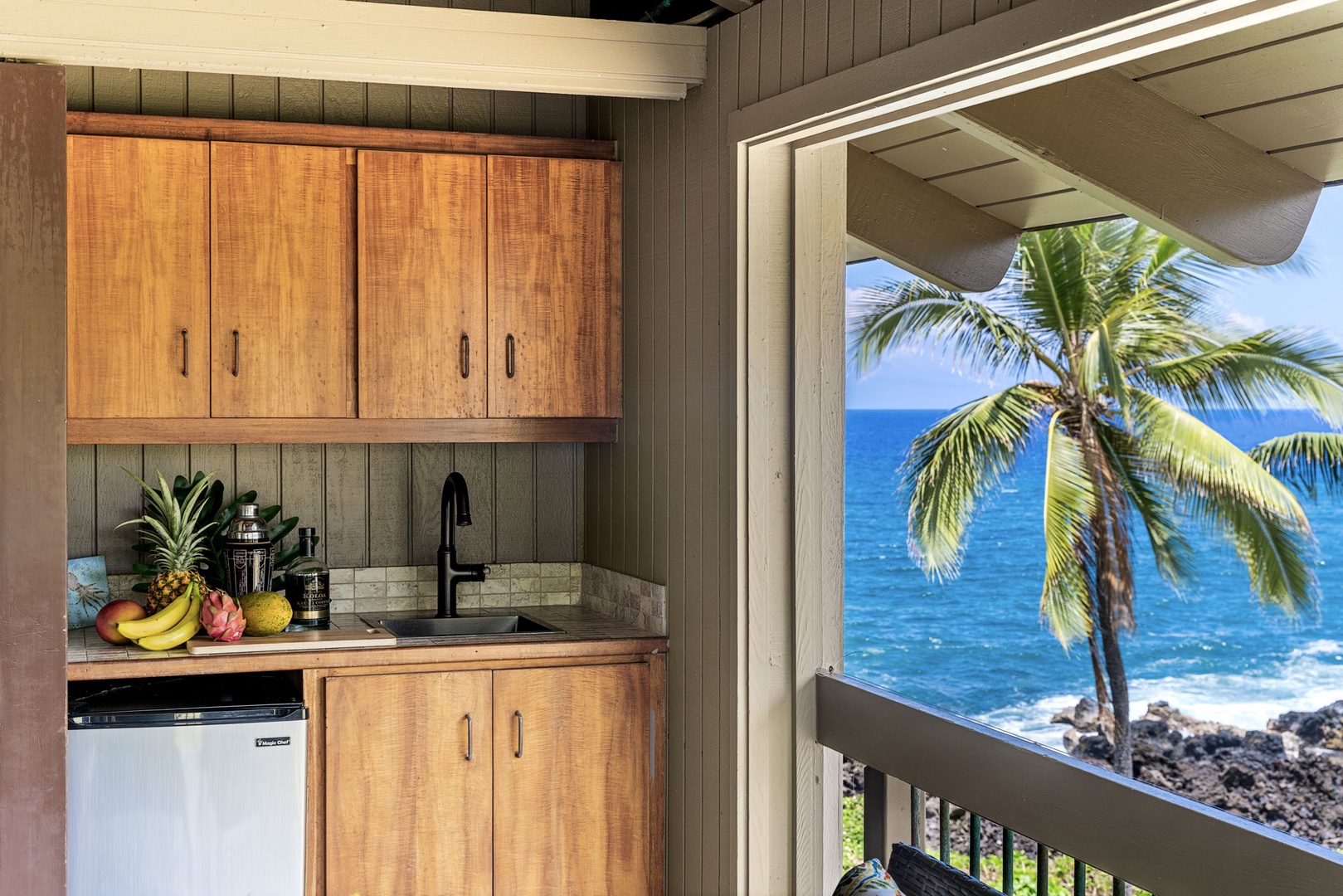 Kailua Kona Vacation Rentals, Kanaloa at Kona 1606 - The wet bar keeps drinks close, an ocean view