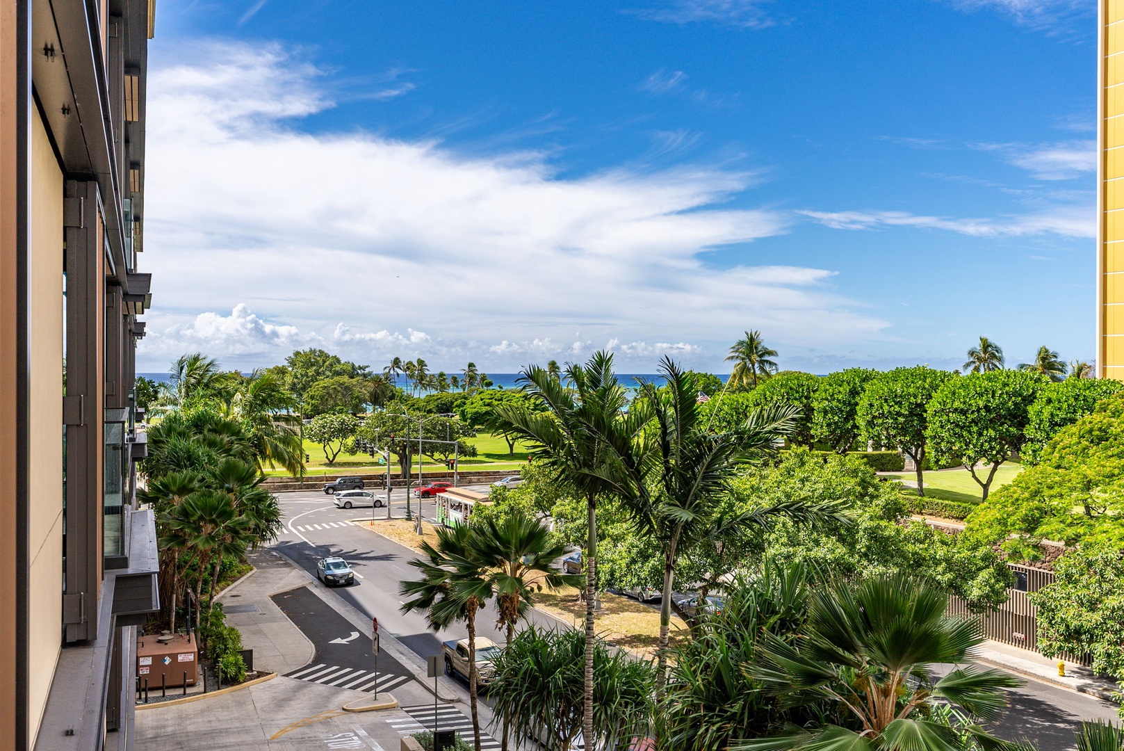 Honolulu Vacation Rentals, Park Lane Getaway - View of lush greenery and tropical paradise from your private retreat.