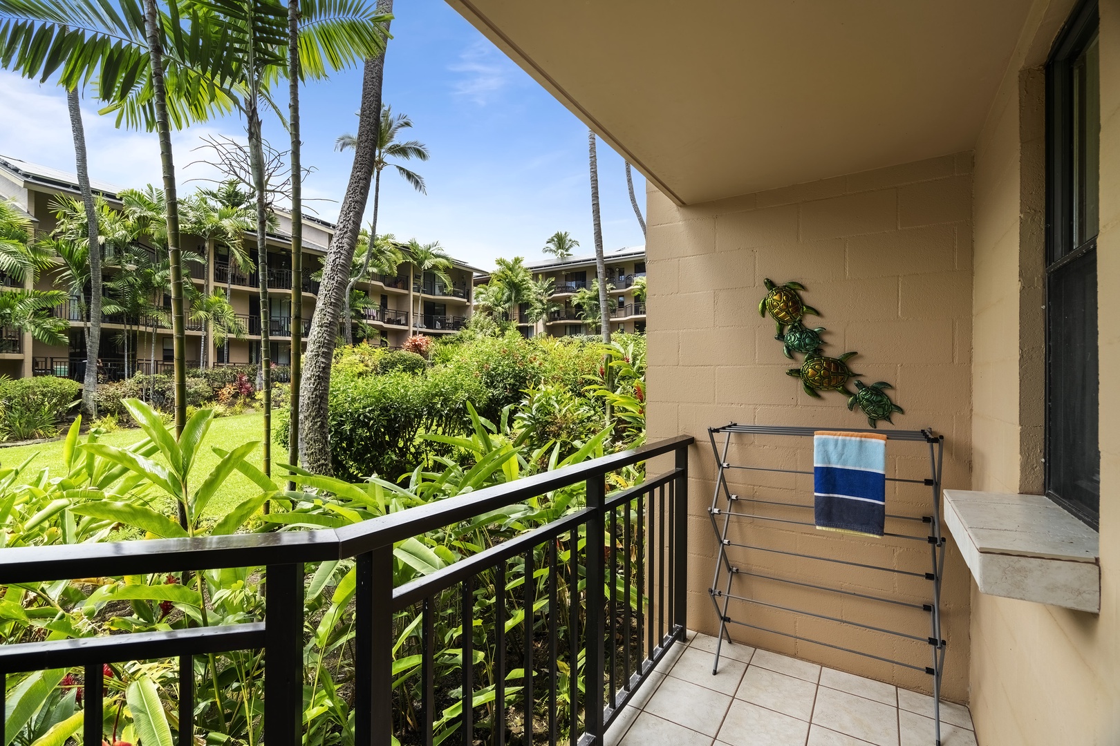 Kailua Kona Vacation Rentals, Kona Makai 3102 - A perfect place to dry your beach towels!