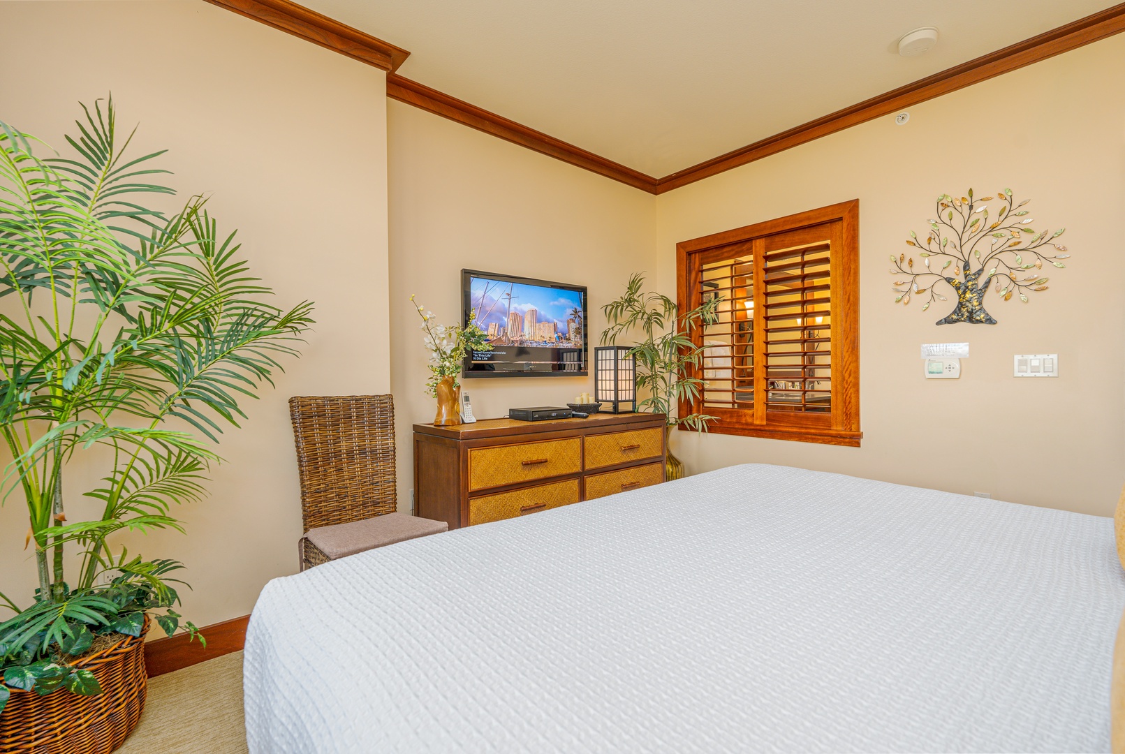 Kapolei Vacation Rentals, Ko Olina Beach Villas O904 - The spacious primary guest bedroom.