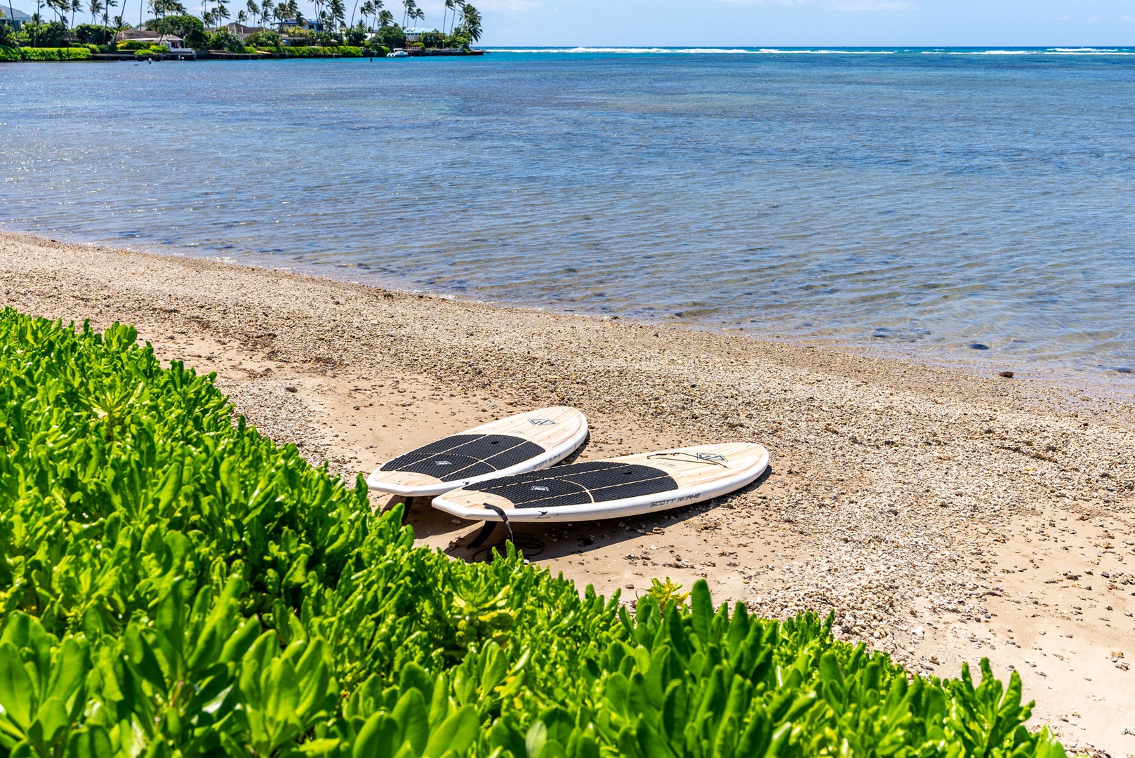 Honolulu Vacation Rentals, Wailupe Beachfront Getaway - Relax by the serene private beach, perfect for paddleboarding and enjoying the Pacific.