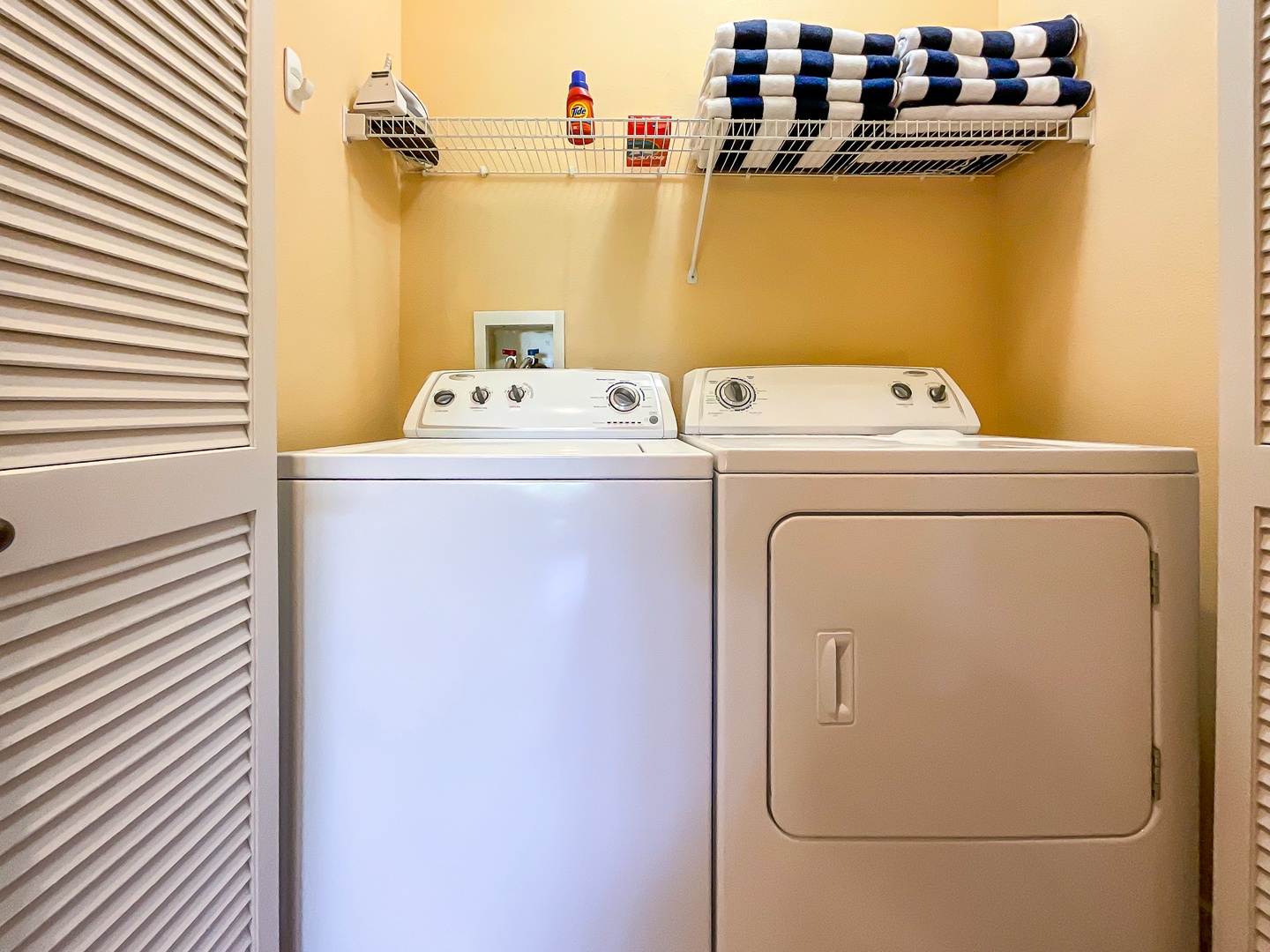 Kapolei Vacation Rentals, Coconut Plantation 1192-4 - The laundry area with washer and dyer.