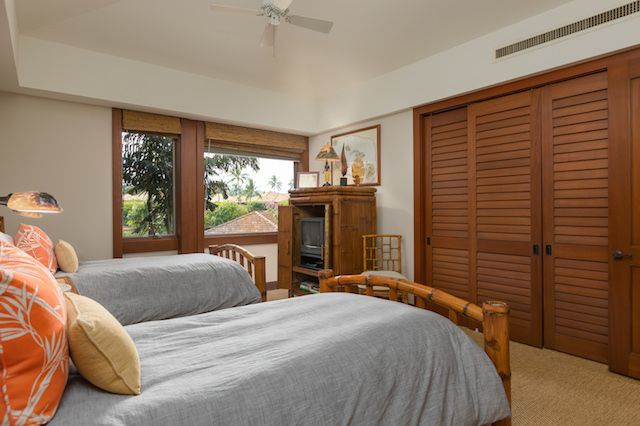 Kailua Kona Vacation Rentals, Fairways Villa 120A - 3rd Bedroom with Two Twin Beds and its own ensuite bath