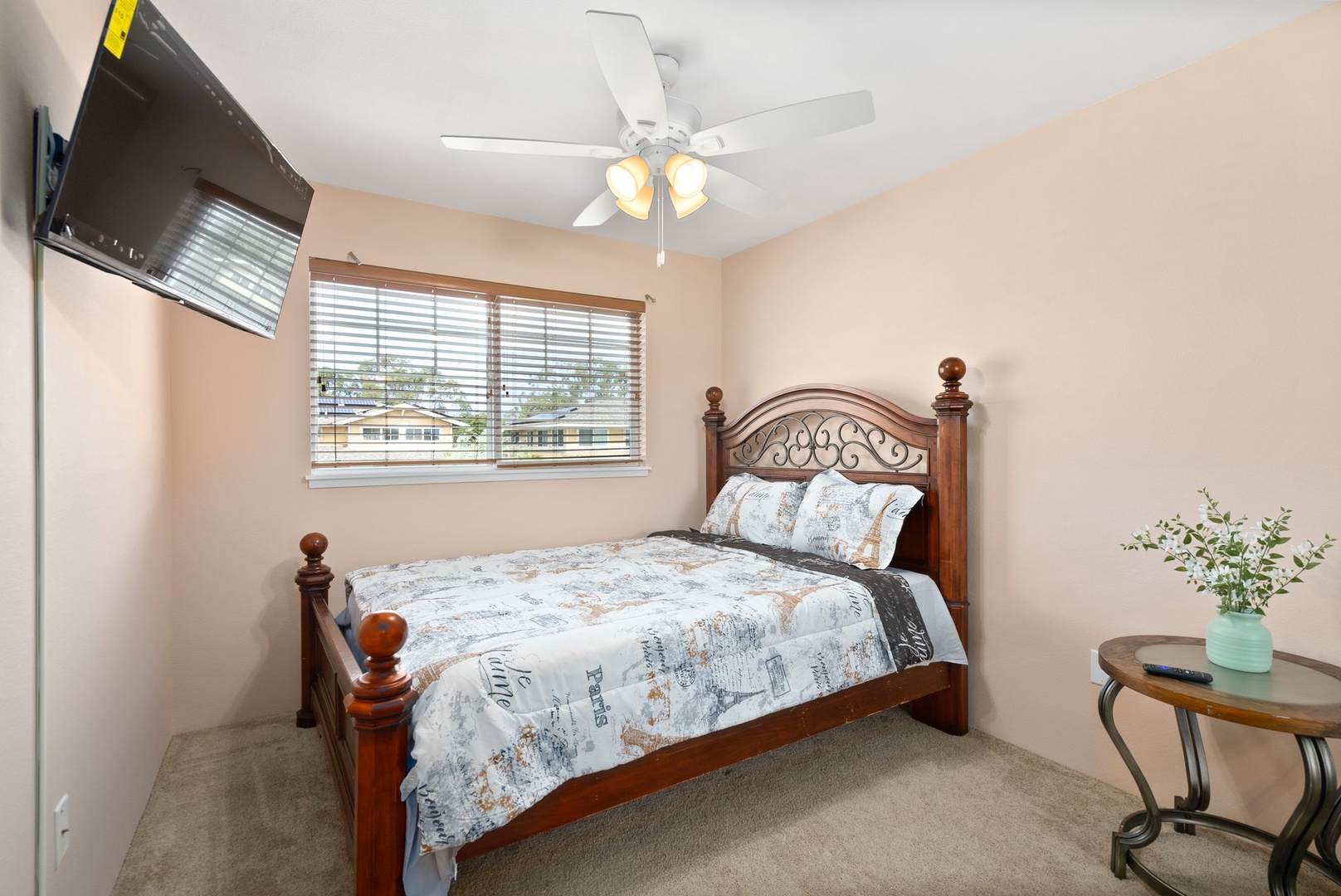 Kapolei Vacation Rentals, Kilipue Retreat - Guest bedroom with comfortable bedding and ceiling fan for a restful stay.