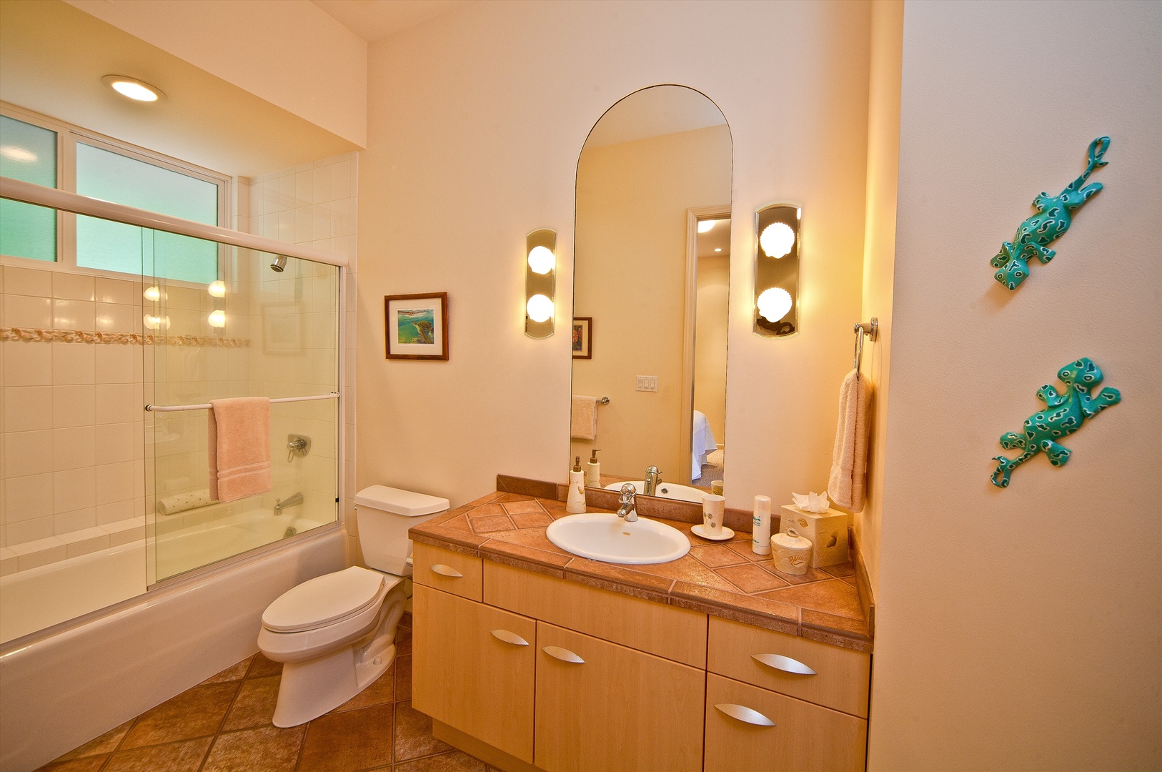 Kaanapali Vacation Rentals, Sea Shells Beach House on Ka`anapali Beach* - Third Bedroom en-Suite Bathroom