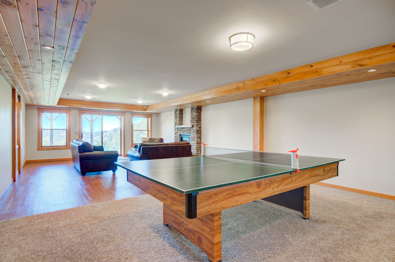 Bozeman Vacation Rentals, The Canyon Lookout - Game area for fun times!