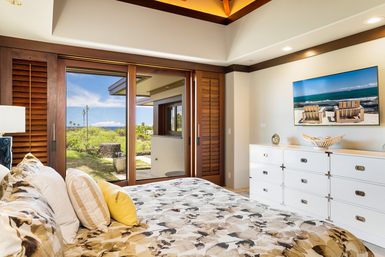 Kamuela Vacation Rentals, Champion Ridge 7 - Peaceful guest suite with coastal tones, garden views, and its own sliding door to the outdoors.