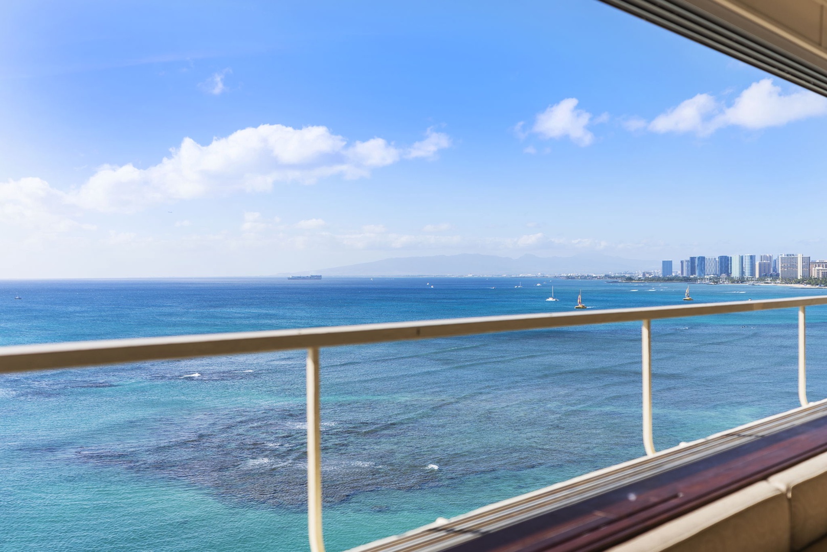 Honolulu Vacation Rentals, Hale Kaimana - Sweeping ocean views provide a breathtaking panorama from the balcony.