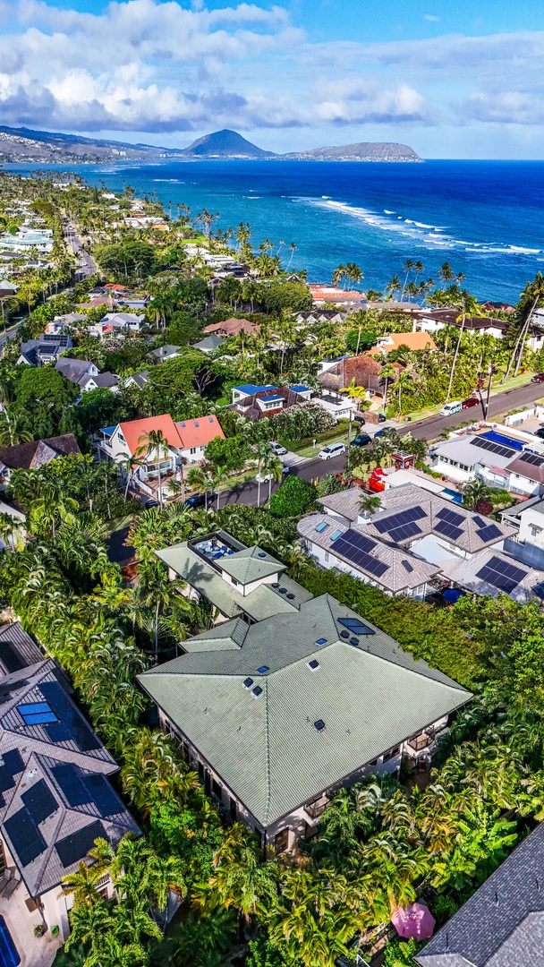 Honolulu Vacation Rentals, Pili Pono - Aerial view of Black Point neighborhood near the ocean.
