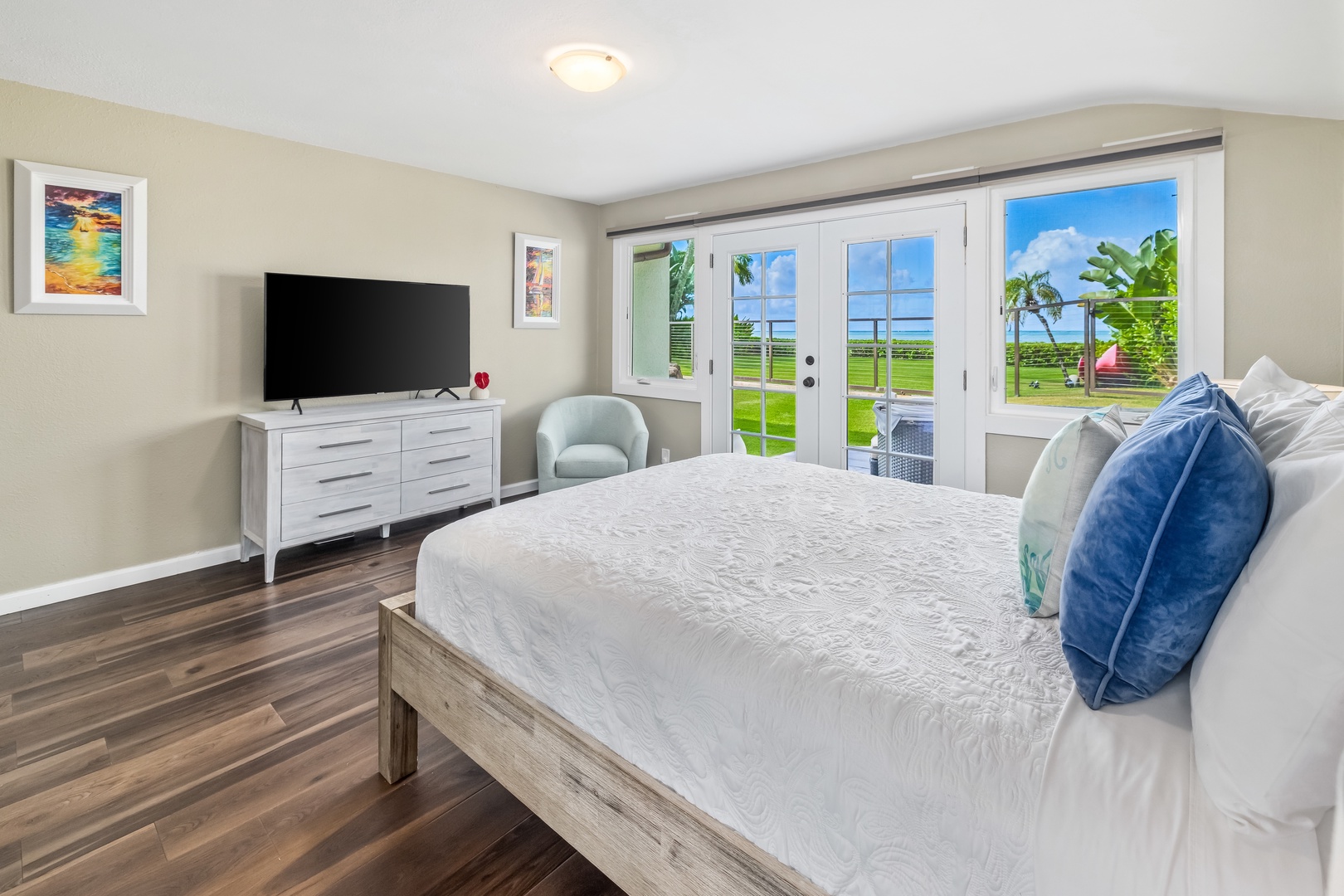 Honolulu Vacation Rentals, Nanea Kai Villa - Relax in the second guest suite with TV, split AC, a queen-sized bed and scenic garden views and fresh air.