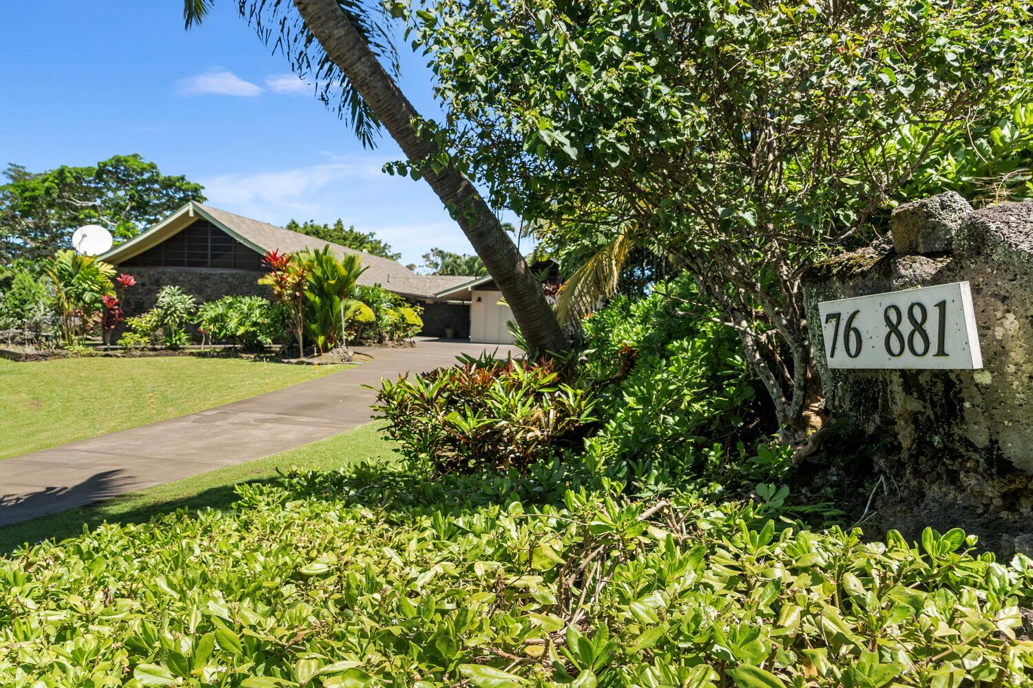 Kailua-Kona Vacation Rentals, Hale Joli - The entrance to Hale Joli.