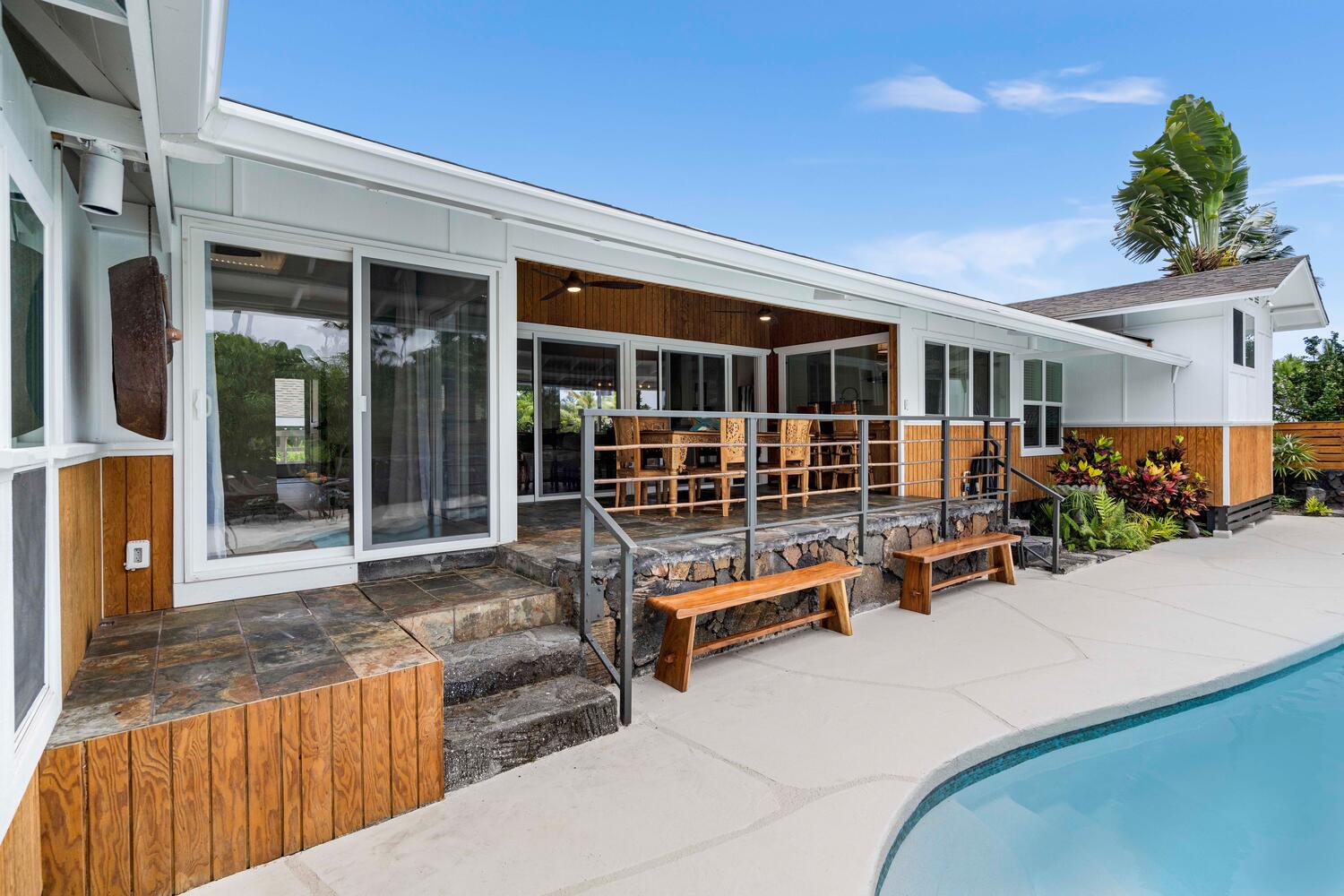 Kailua Kona Vacation Rentals, Manukai Hale - Enjoy the seamless indoor-outdoor living.