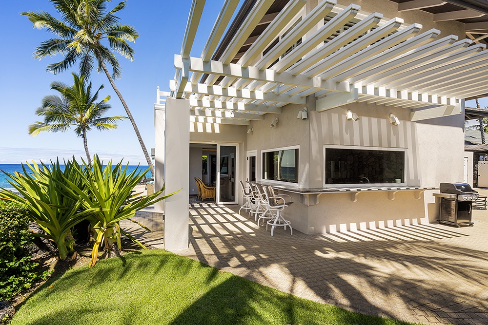 Kailua Kona Vacation Rentals, Ali'i Point #9 - Partially covered exterior space for those extra sunny days
