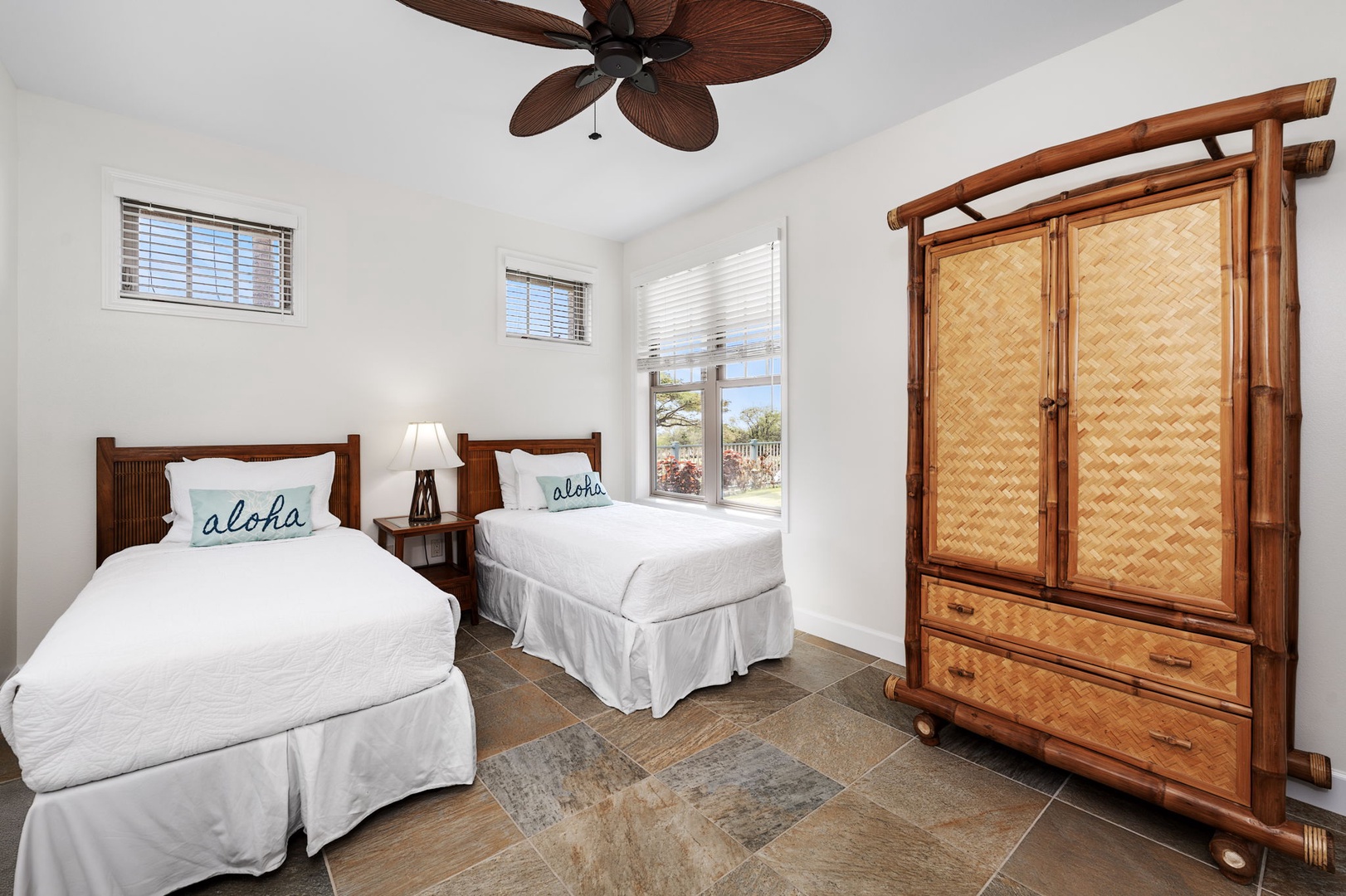 Kailua Kona Vacation Rentals, Holua Moana Hale - The downstairs bonus room features two Twin beds for extra comfort.