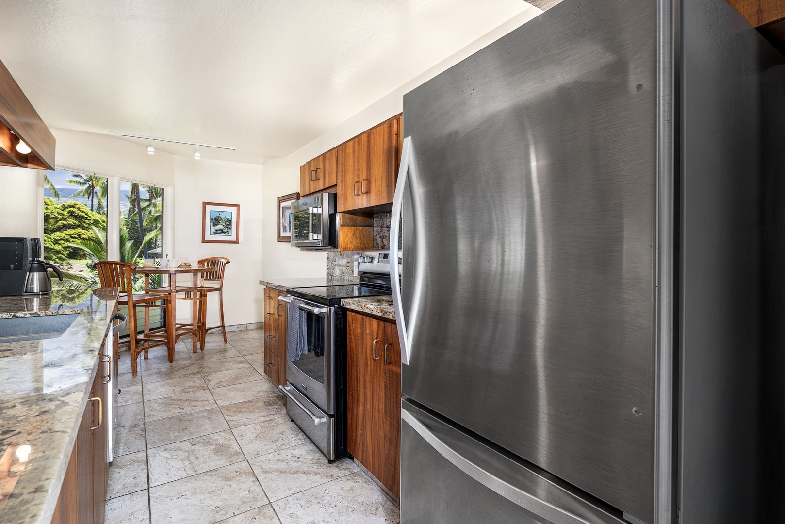 Kailua Kona Vacation Rentals, Kanaloa at Kona 1606 - Reach for a cold drink from the full-size fridge, breakfast bar just around the corner.