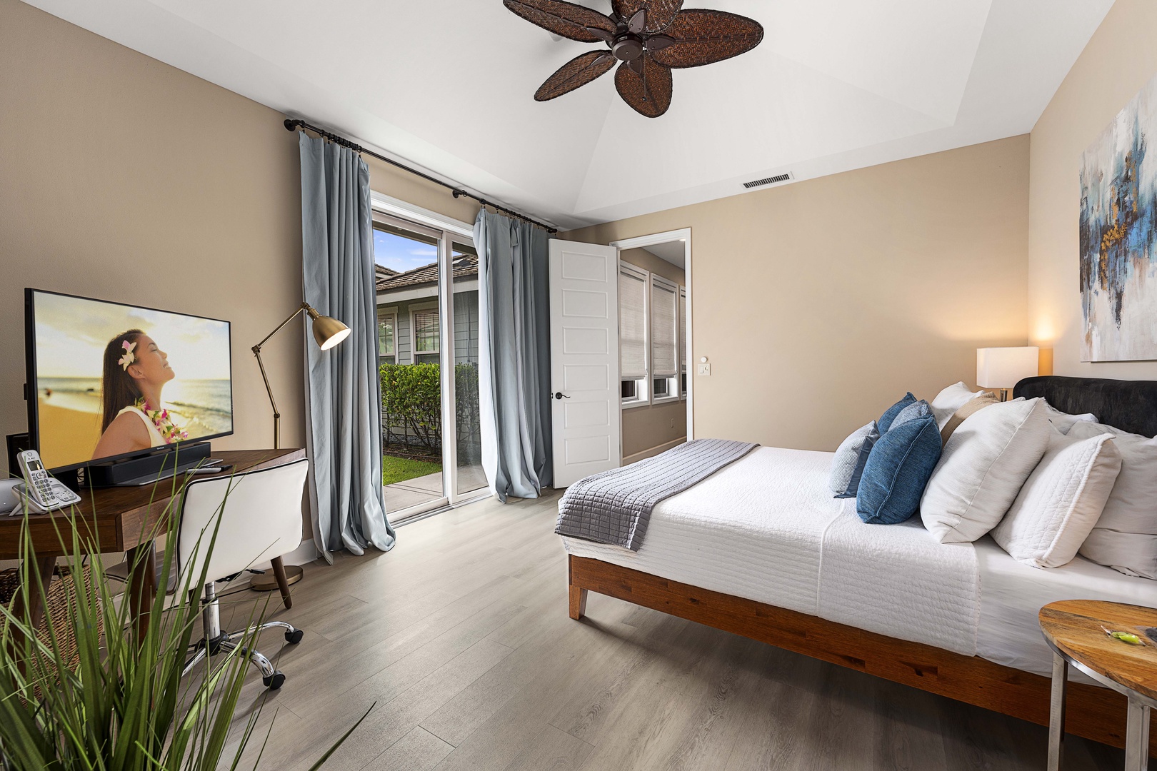 Kailua Kona Vacation Rentals, Holua Kai #27 - Whoever turns in early gets the second bedroom's own TV.