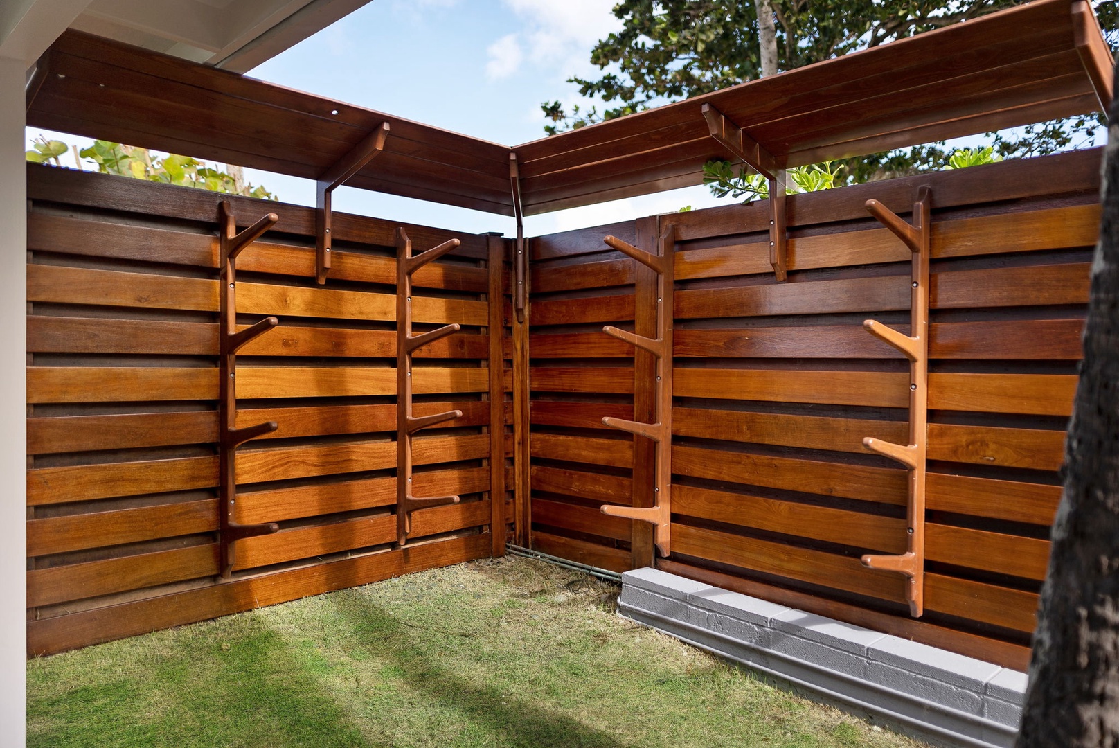 Haleiwa Vacation Rentals, Hale Nalu (Lower Level) - Rinse off and store your gear with ease at the convenient outdoor board rack.