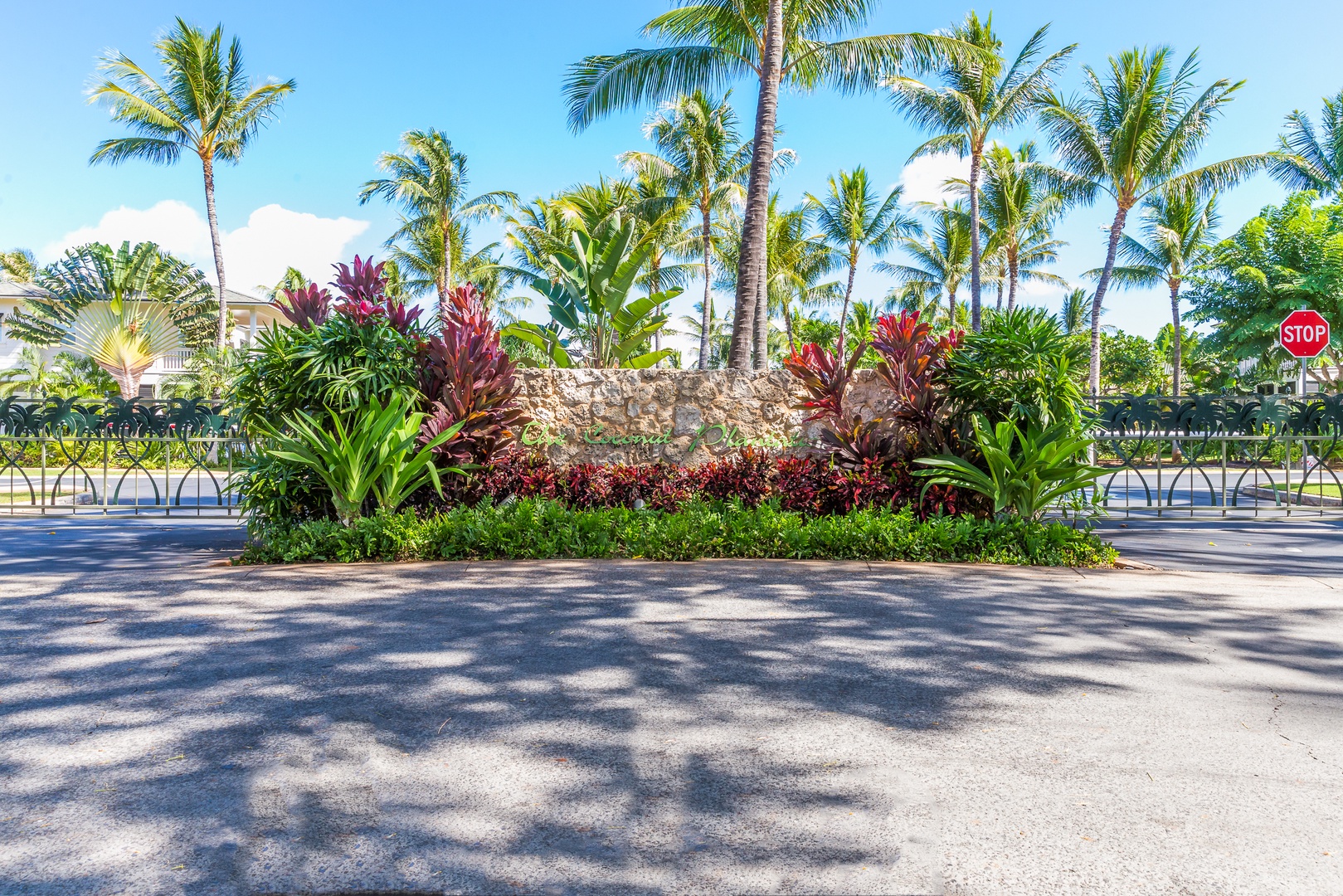 Kapolei Vacation Rentals, Coconut Plantation 1080-1 - The entrance to Coconut Plantation.