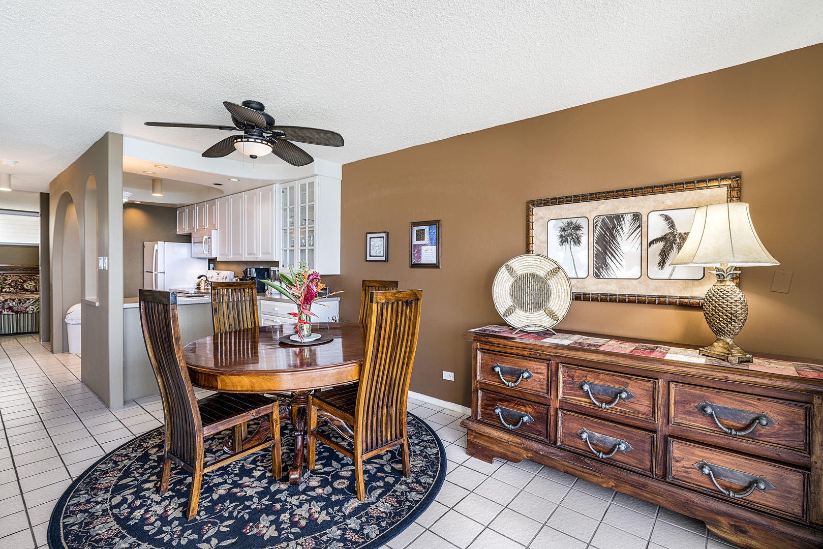 Kailua Kona Vacation Rentals, Kona Alii 304 - Dining space