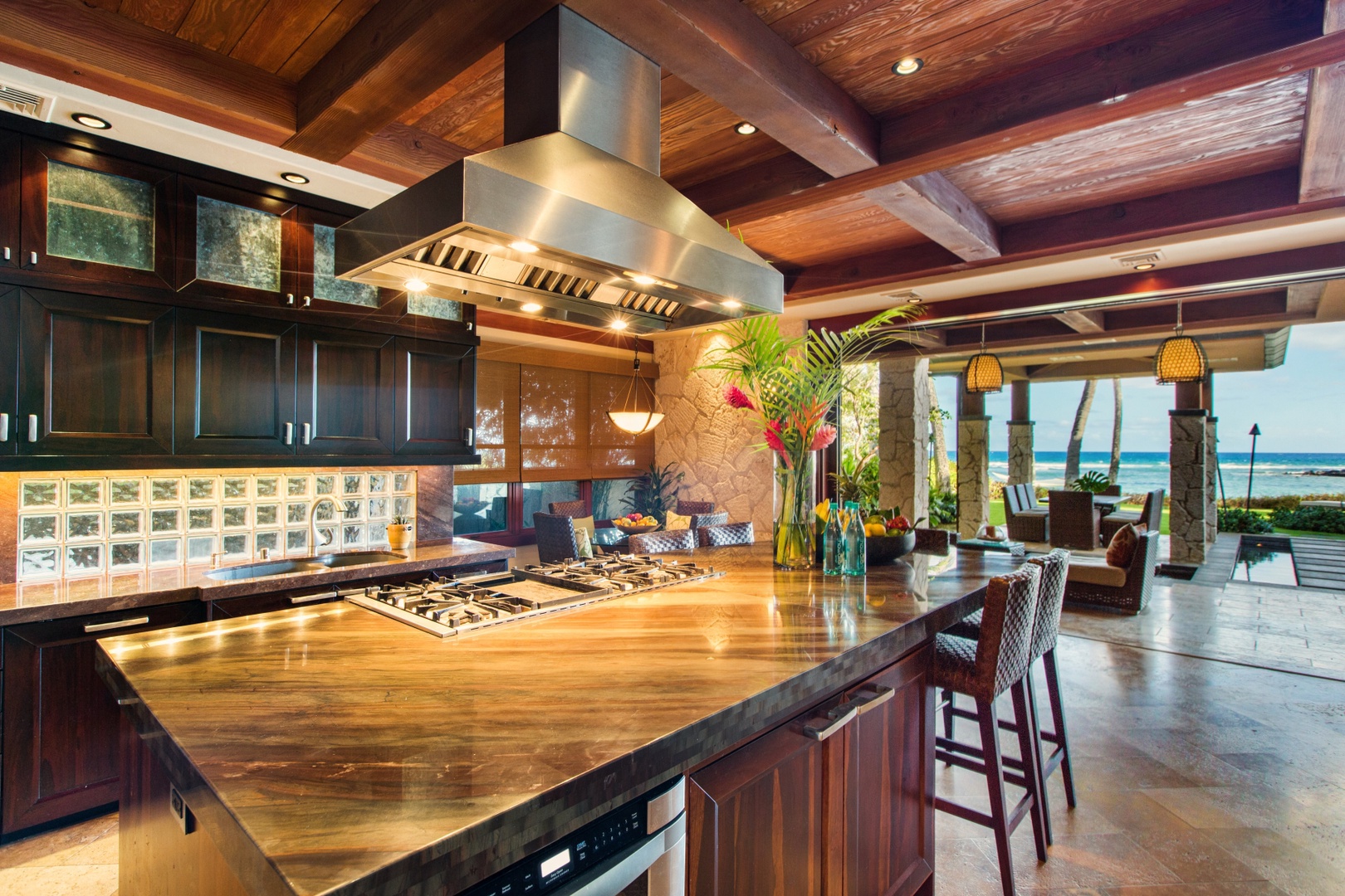 Honolulu Vacation Rentals, Banyan House - Kitchen