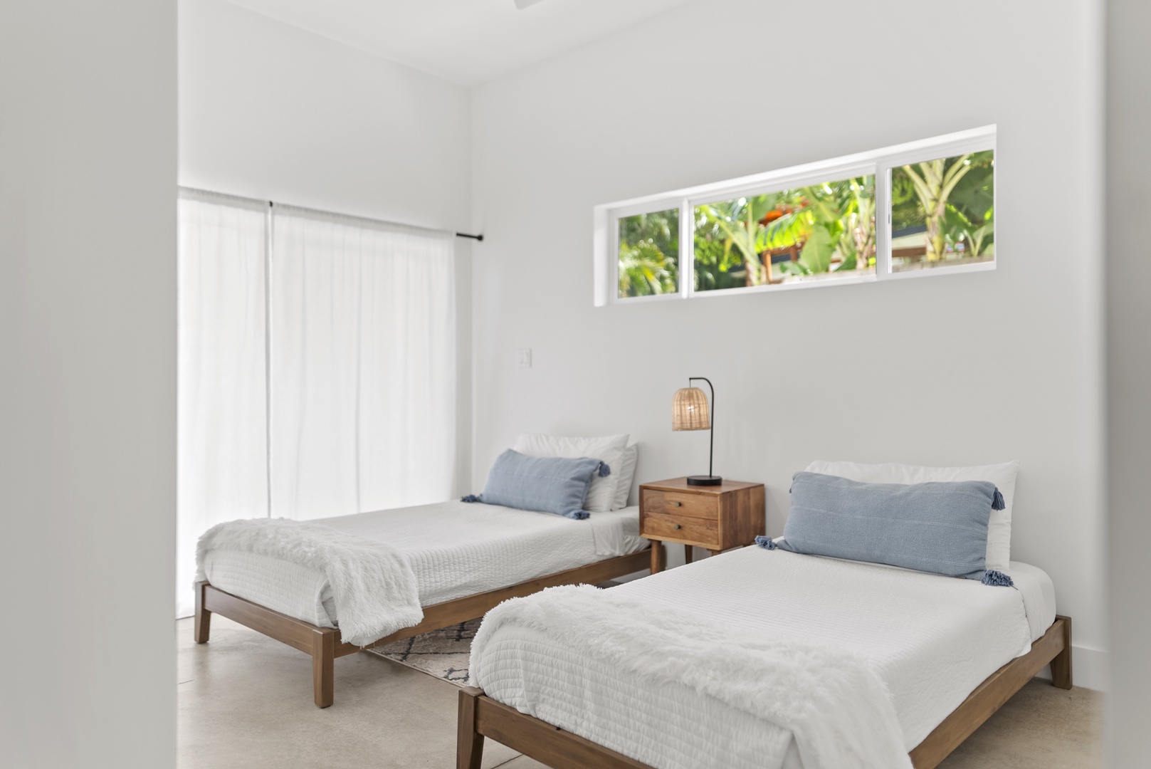 Haleiwa Vacation Rentals, Villa Bianca - The fourth guest suite located downstairs has two twin beds.