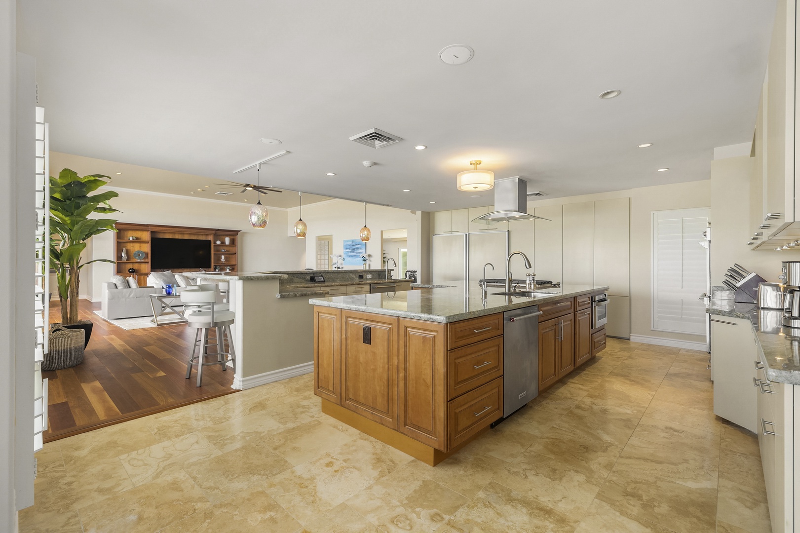 Honolulu Vacation Rentals, Hale Makana - Kitchen