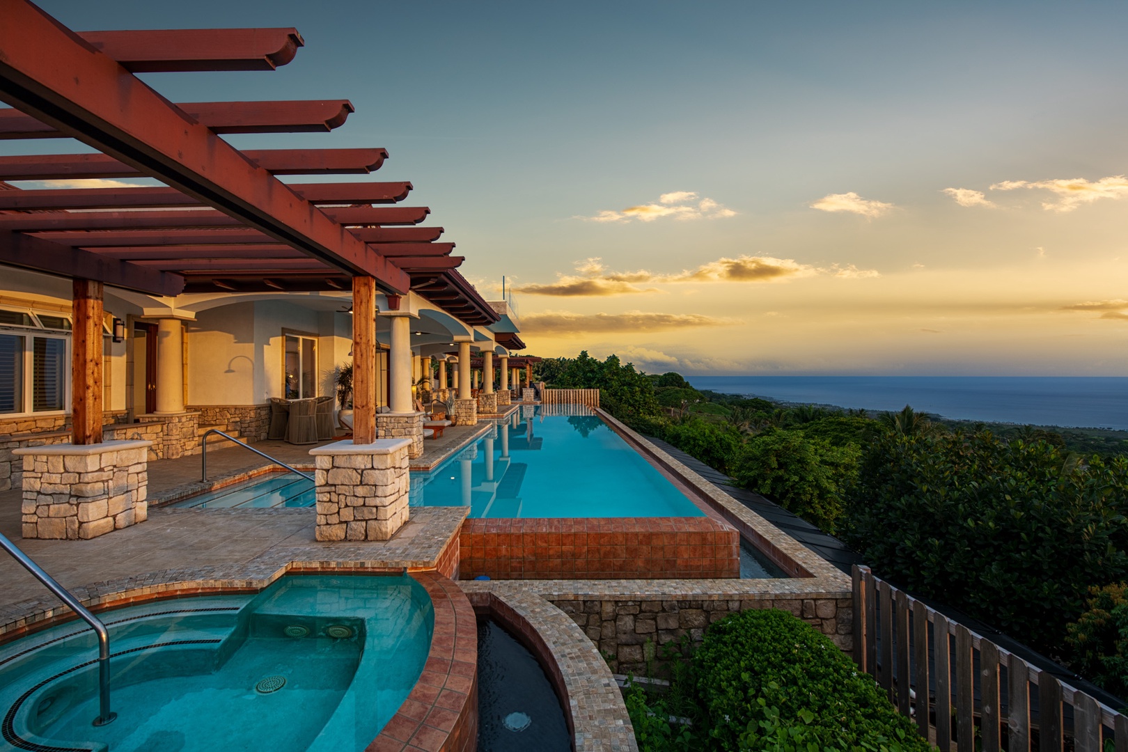 Kailua Kona Vacation Rentals, Kailua Kona Estate** - Endless options to sit back and relax while watching the sunset.